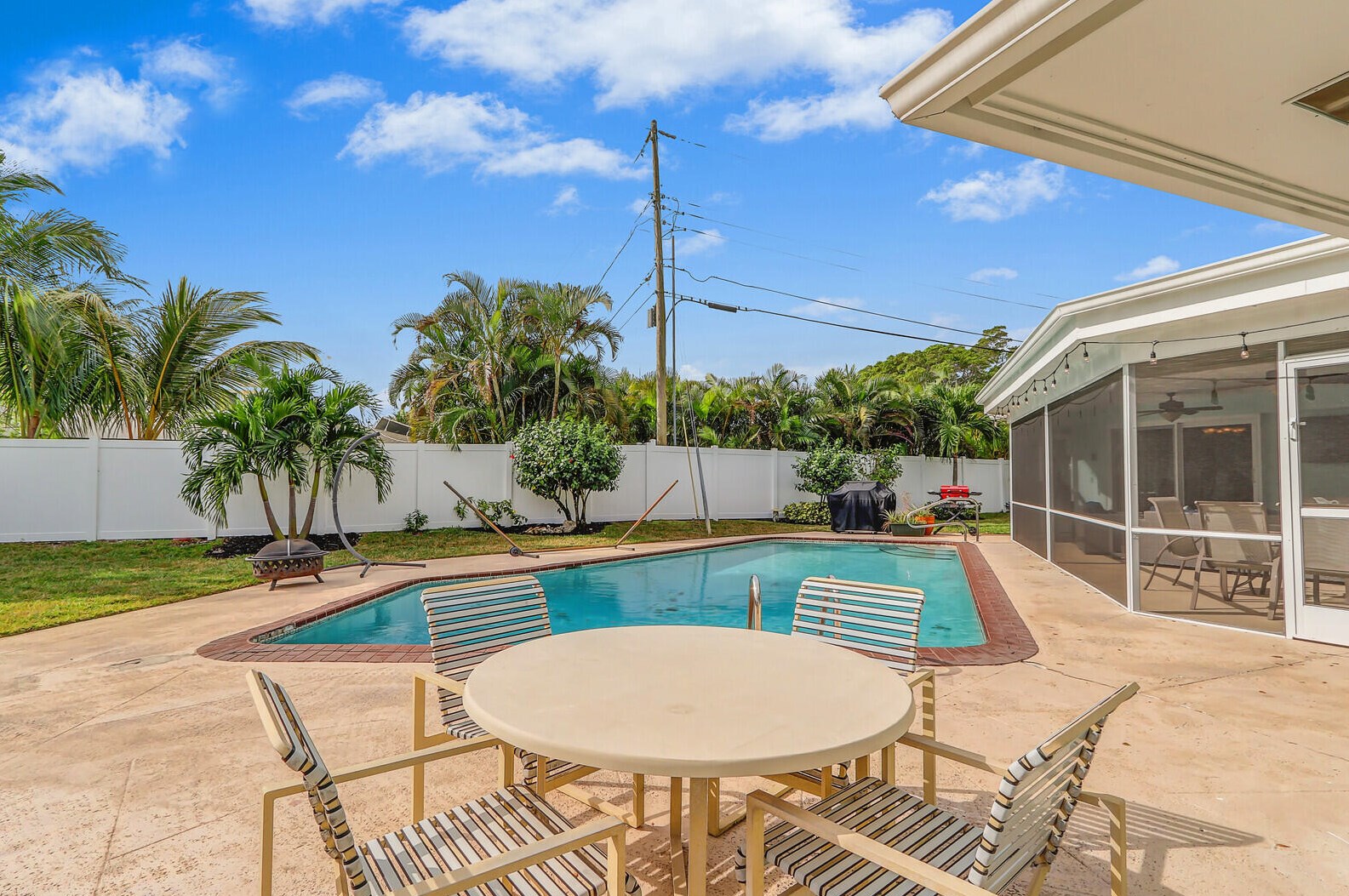 41 Golfview Dr, Jupiter FL 33469-1942 exterior