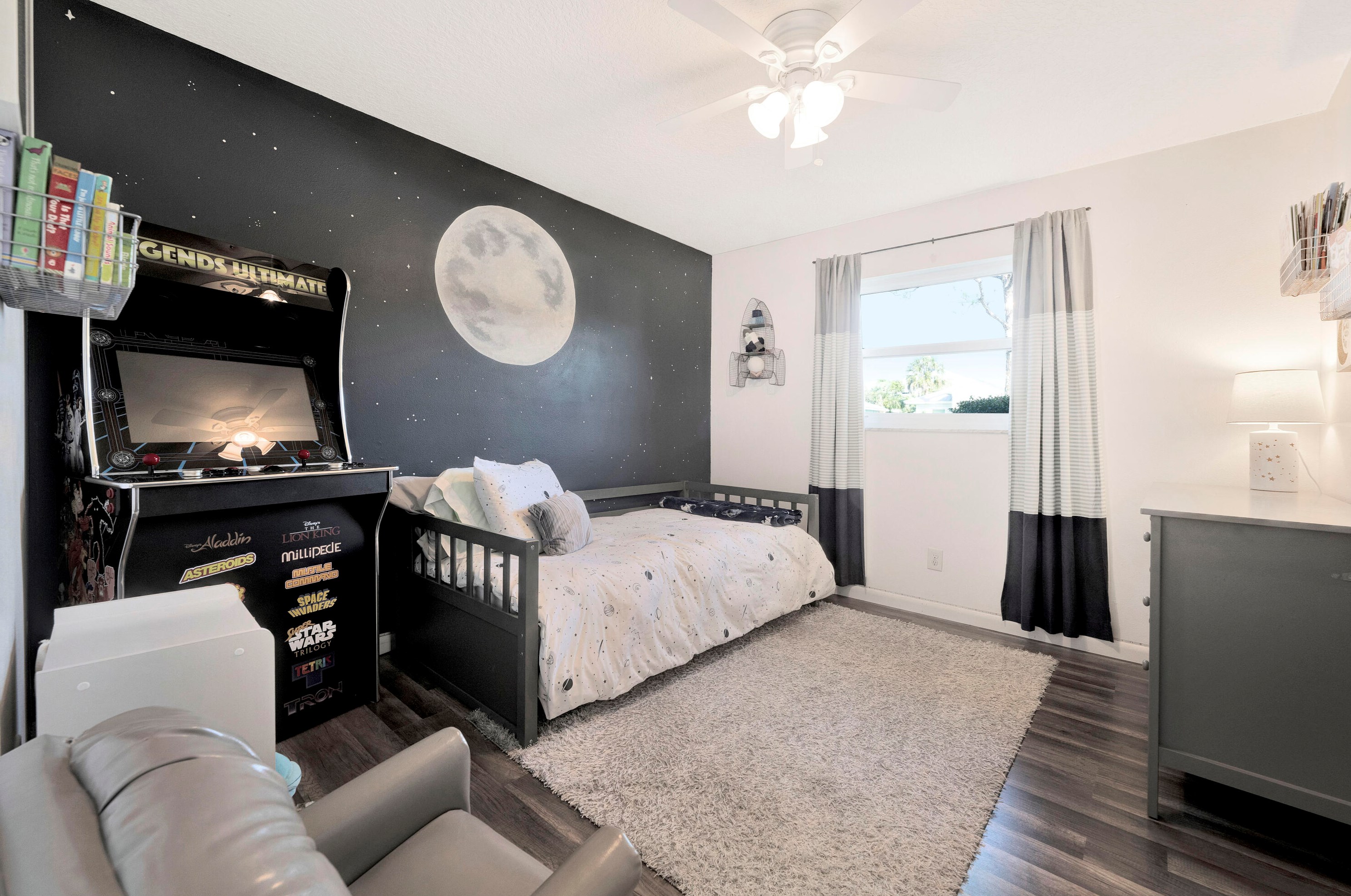 1104 12th Ter, Stuart FL  34994-9678 exterior