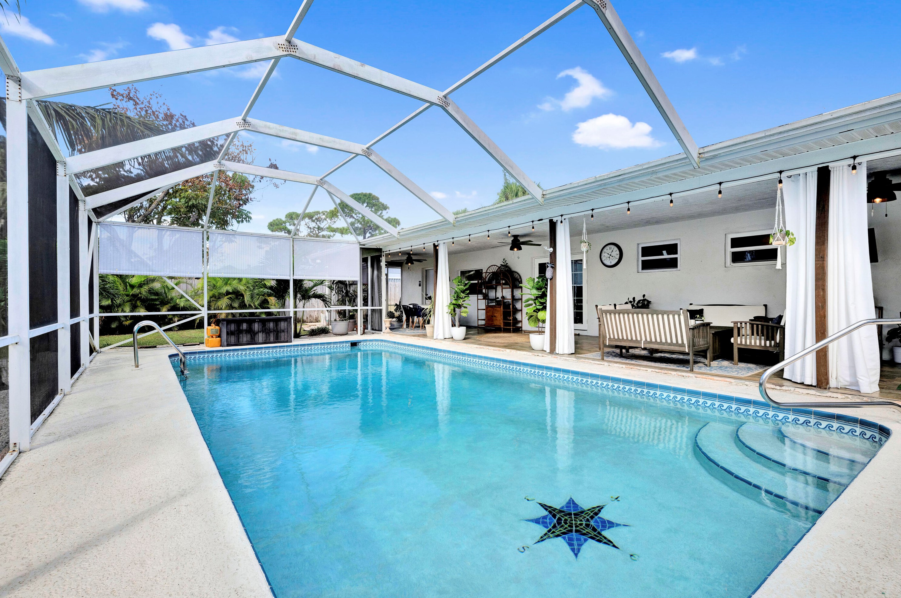 1104 12th Ter, Stuart FL  34994-9678 exterior