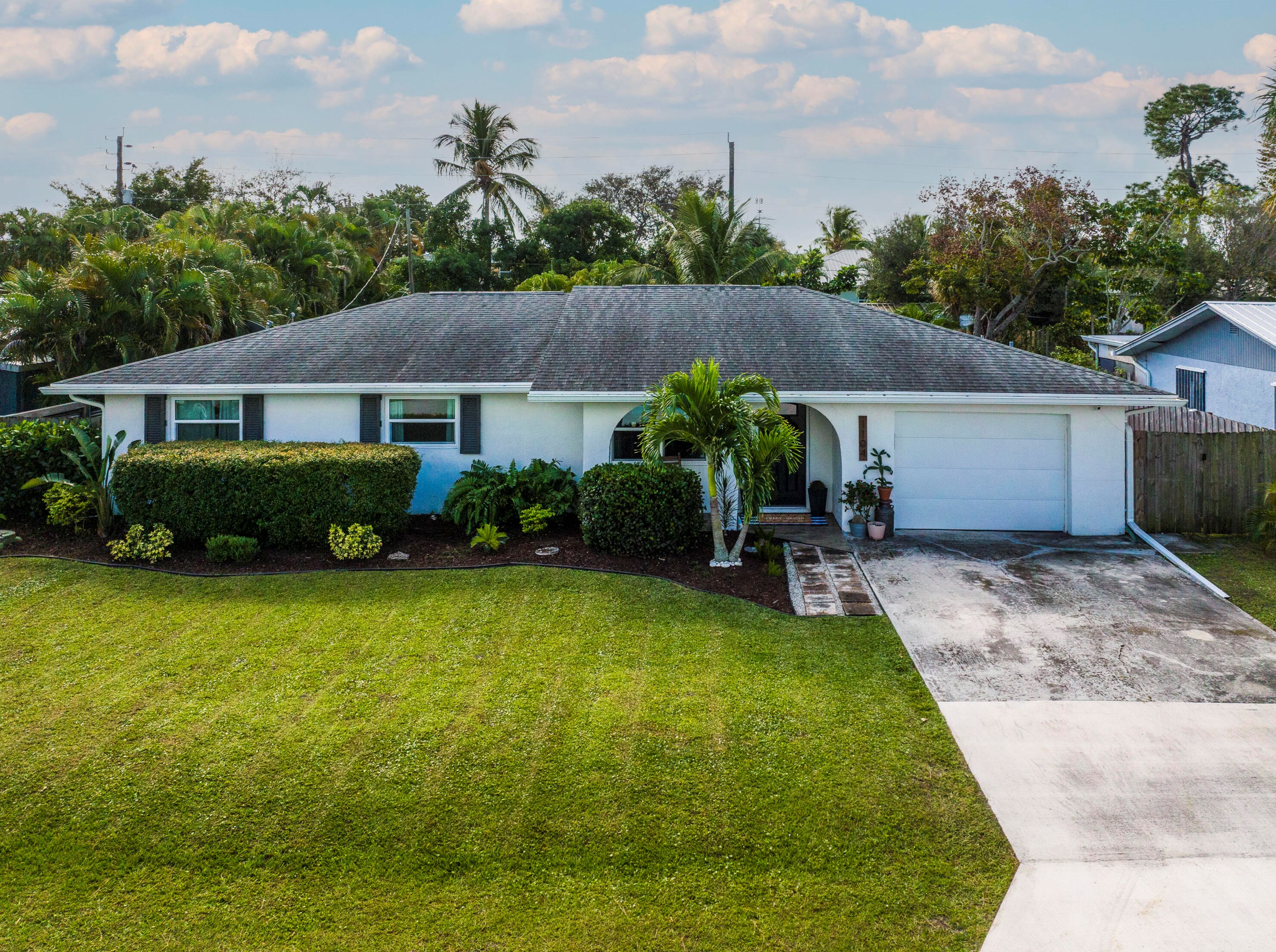 1104 12th Ter, Stuart FL  34994-9678 exterior
