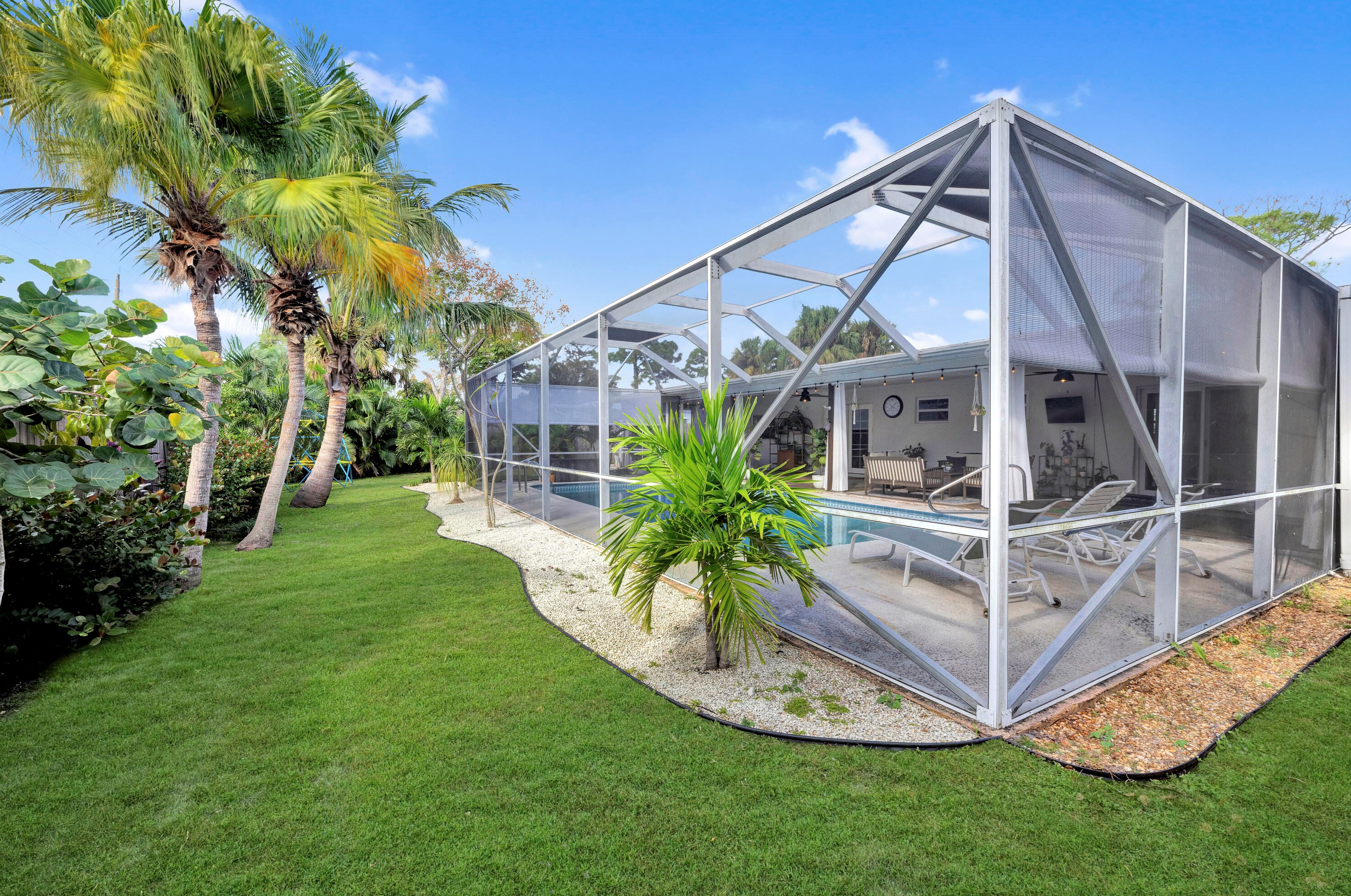 1104 12th Ter, Stuart FL  34994-9678 exterior