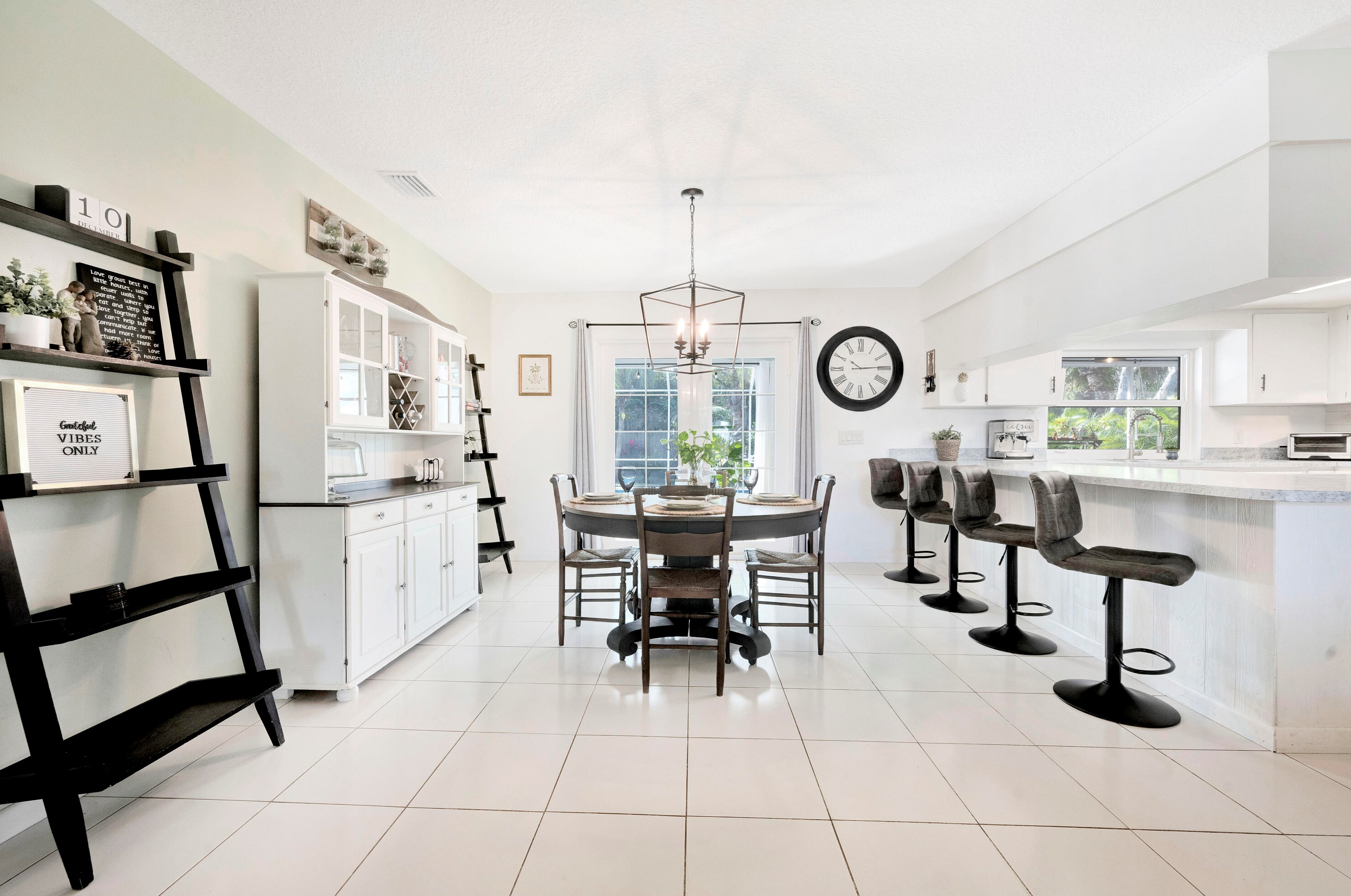 1104 12th Ter, Stuart FL  34994-9678 exterior