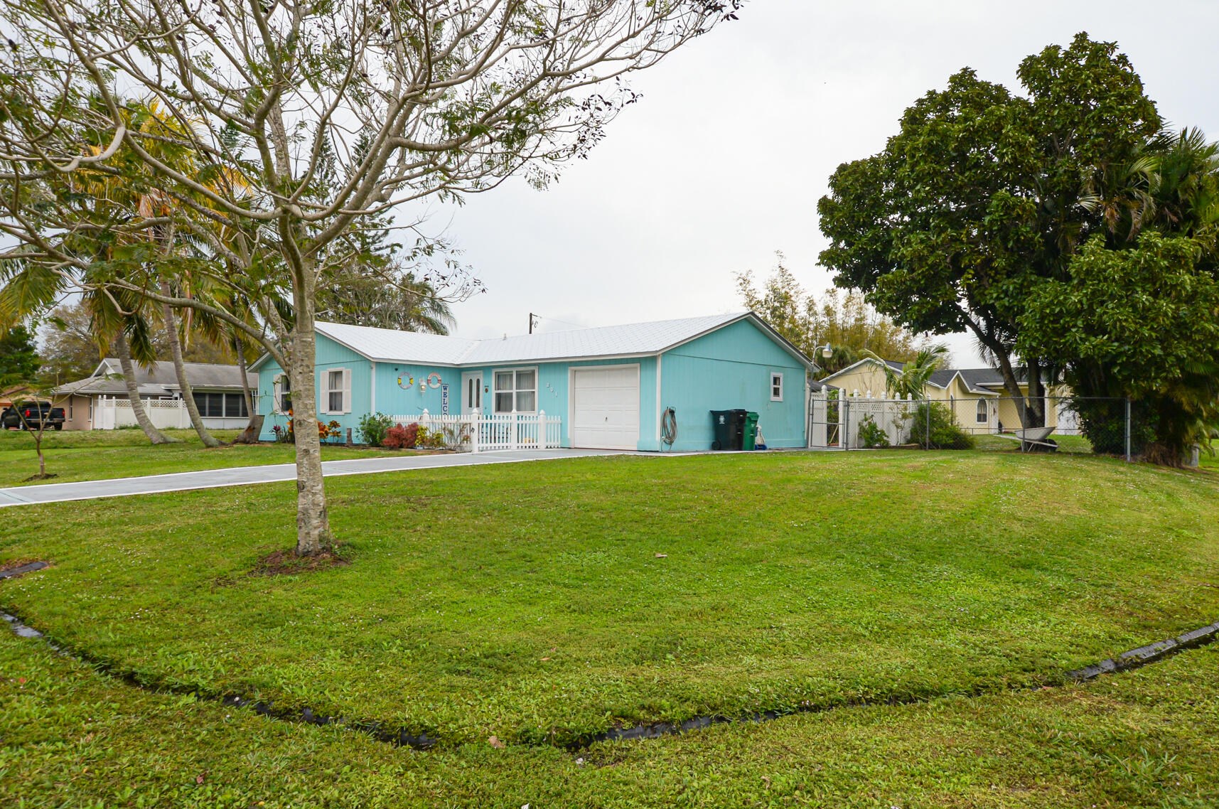 201 Thornhill Dr, Fort Pierce FL  34984-4467 exterior