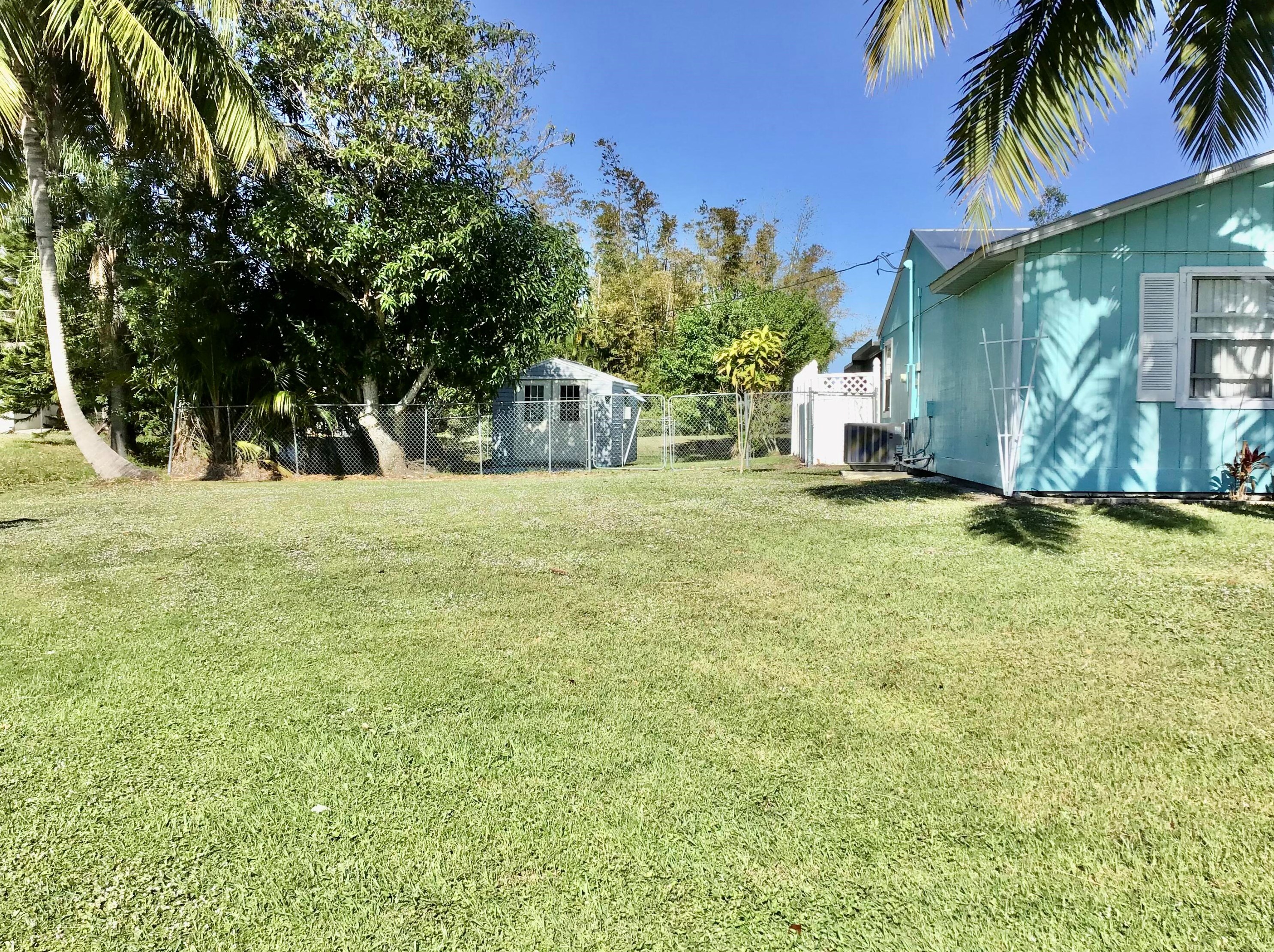 201 Thornhill Dr, Fort Pierce FL  34984-4467 exterior