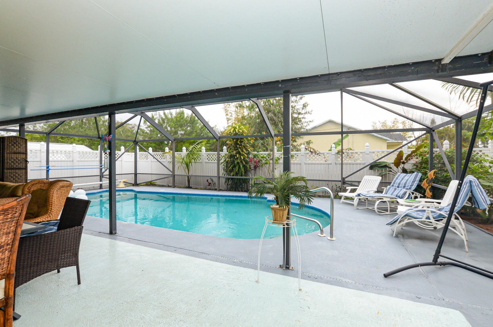 201 Thornhill Dr, Fort Pierce FL  34984-4467 exterior