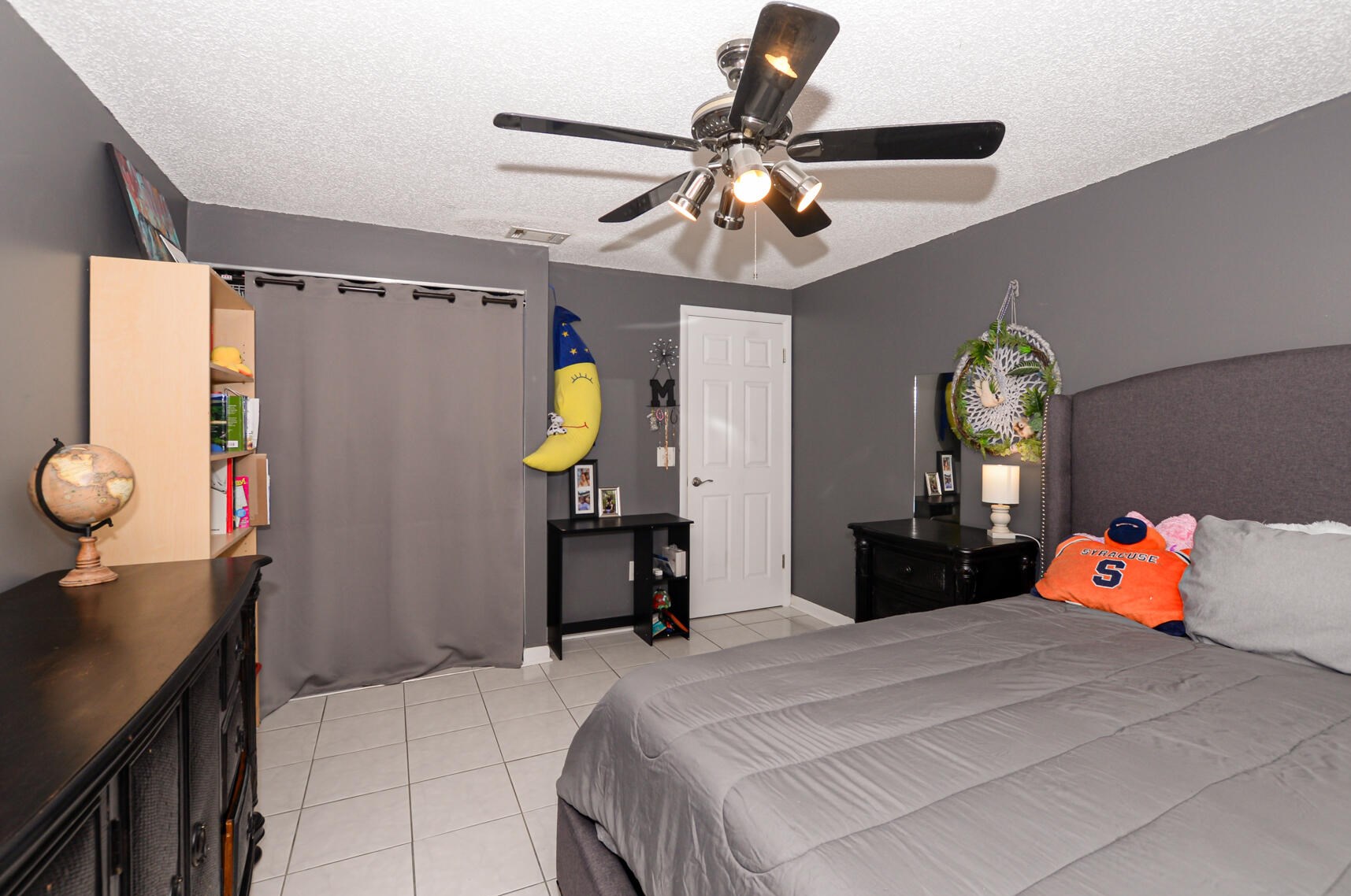 201 Thornhill Dr, Fort Pierce FL  34984-4467 exterior