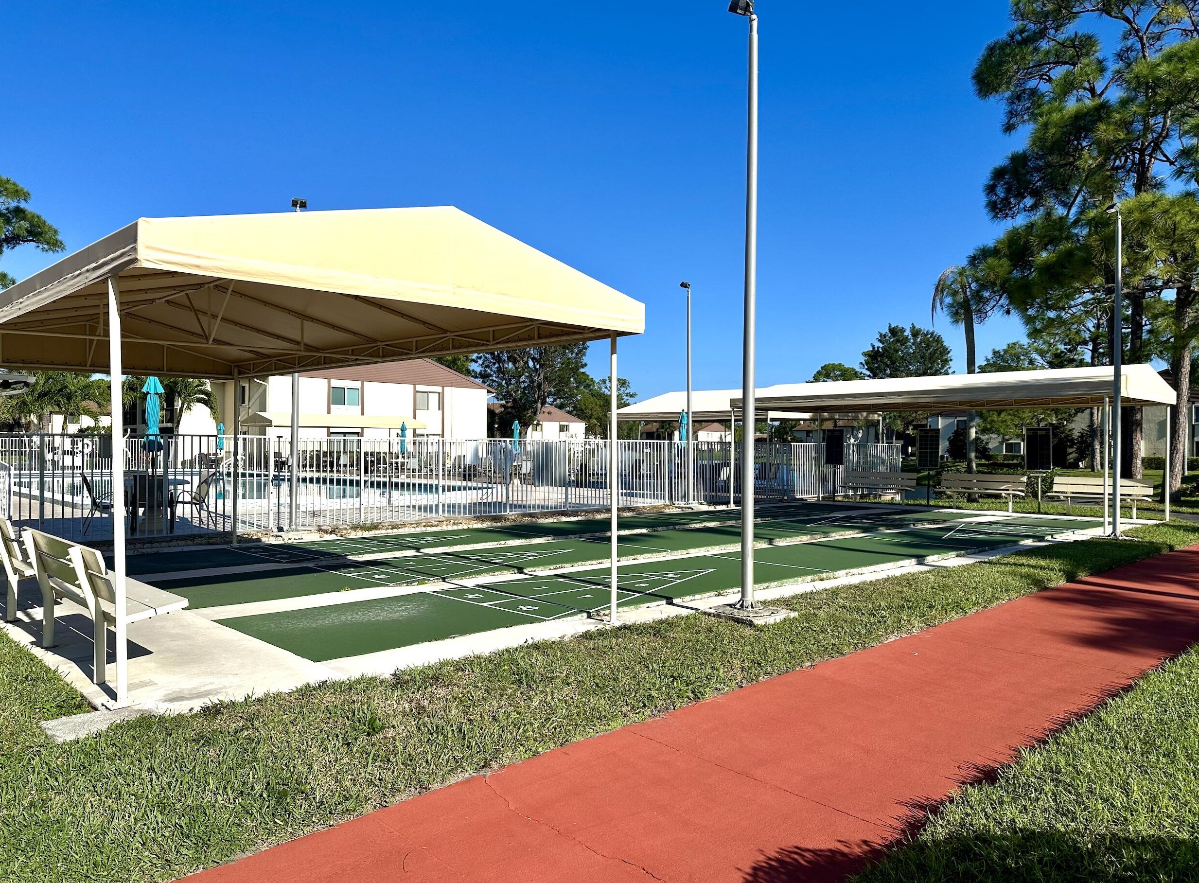 303 Knotty Pine Cir, Lake Worth FL 33463-9172 exterior