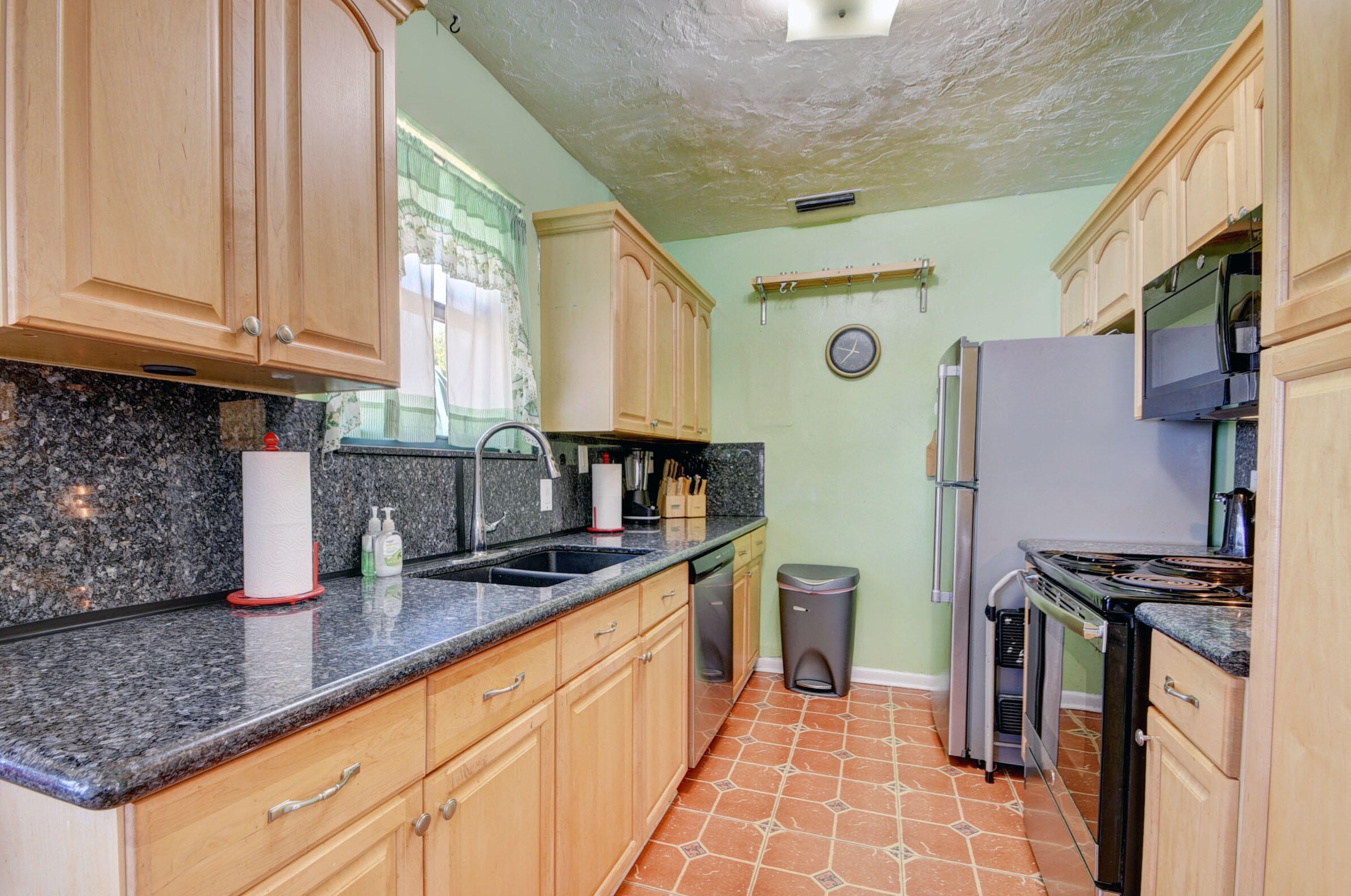 324 Lake Rd, Lake Worth FL  33461-1810 exterior
