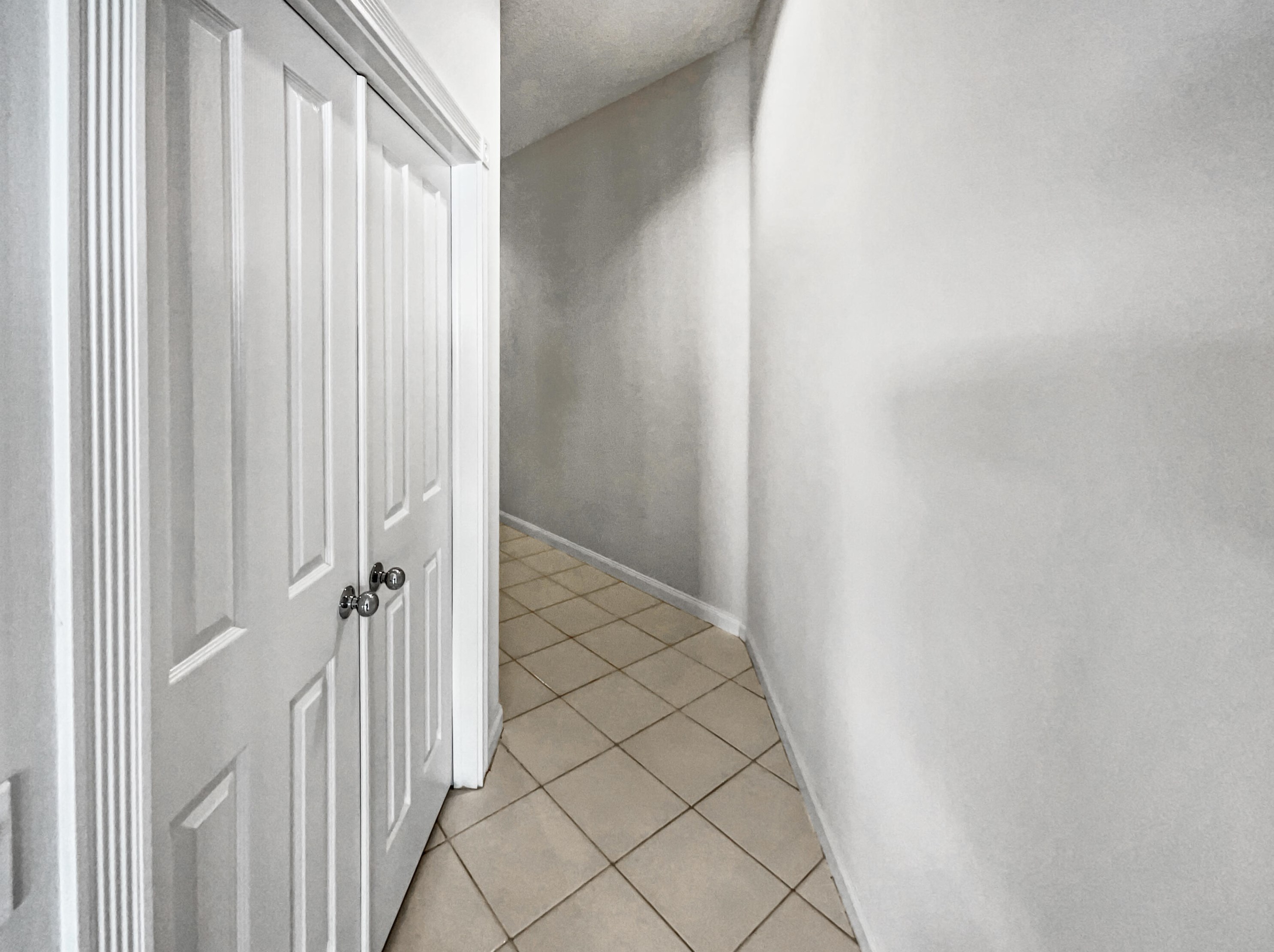 296 Bentley Cir, Fort Pierce FL  34986-2456 exterior