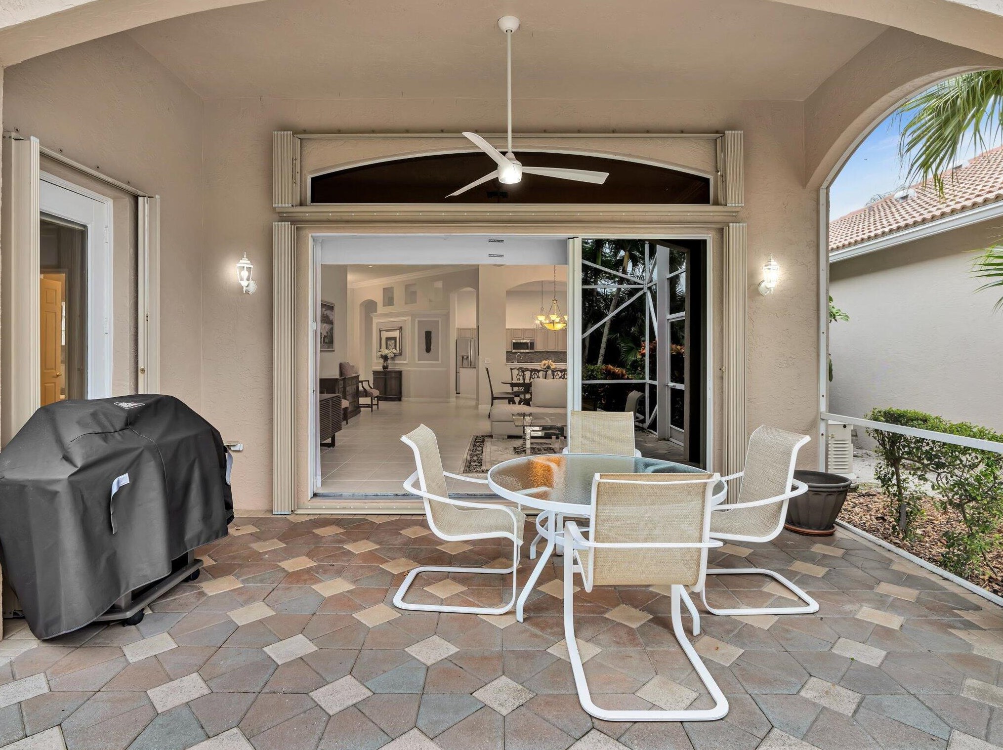 6910 Fairway Lk Dr, Boynton Beach FL 33472-6807 exterior