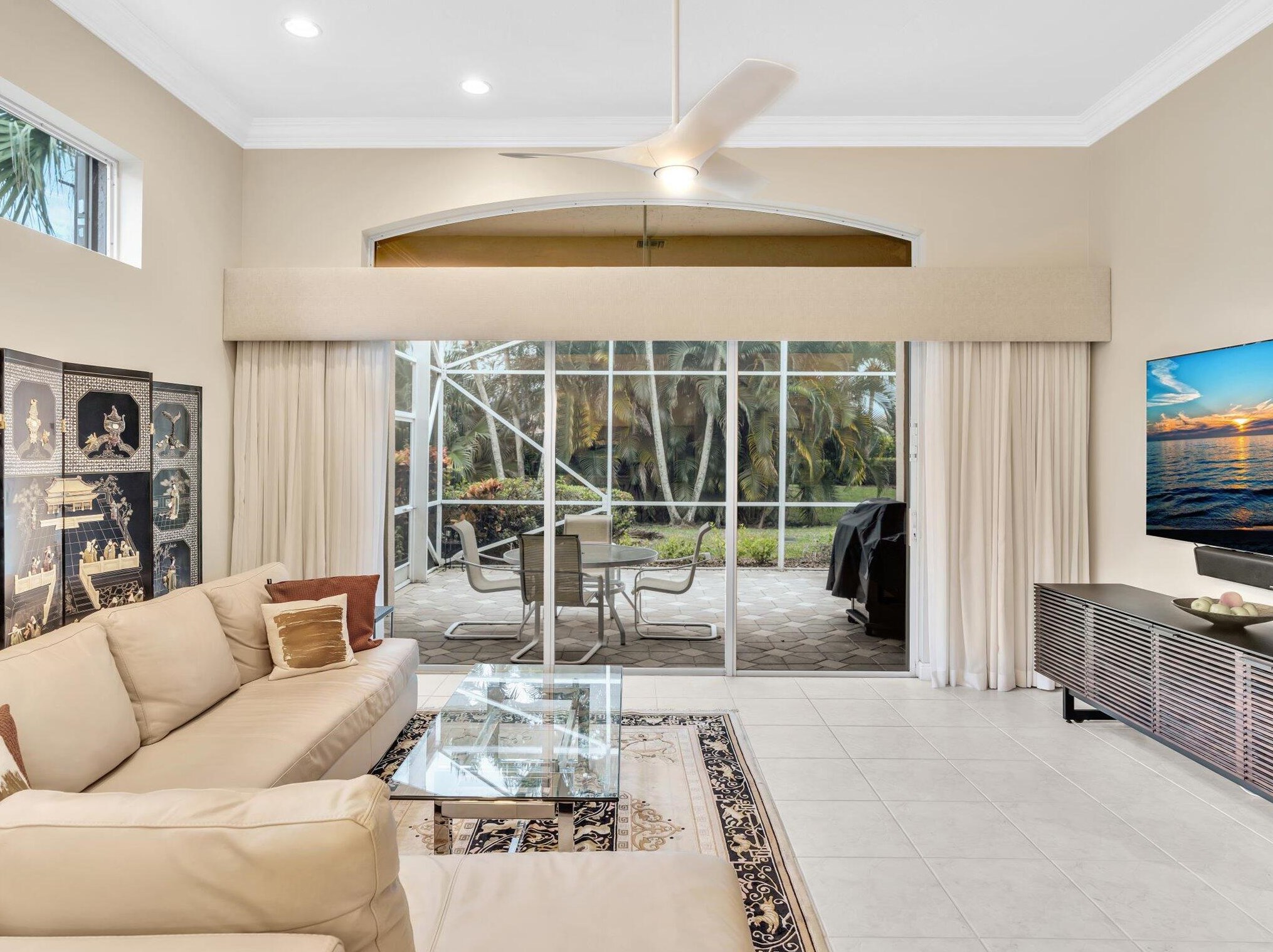 6910 Fairway Lk Dr, Boynton Beach FL 33472-6807 exterior