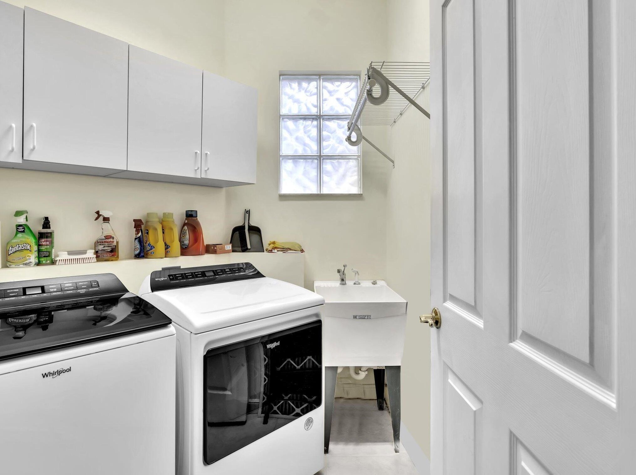 6910 Fairway Lk Dr, Boynton Beach FL 33472-6807 exterior