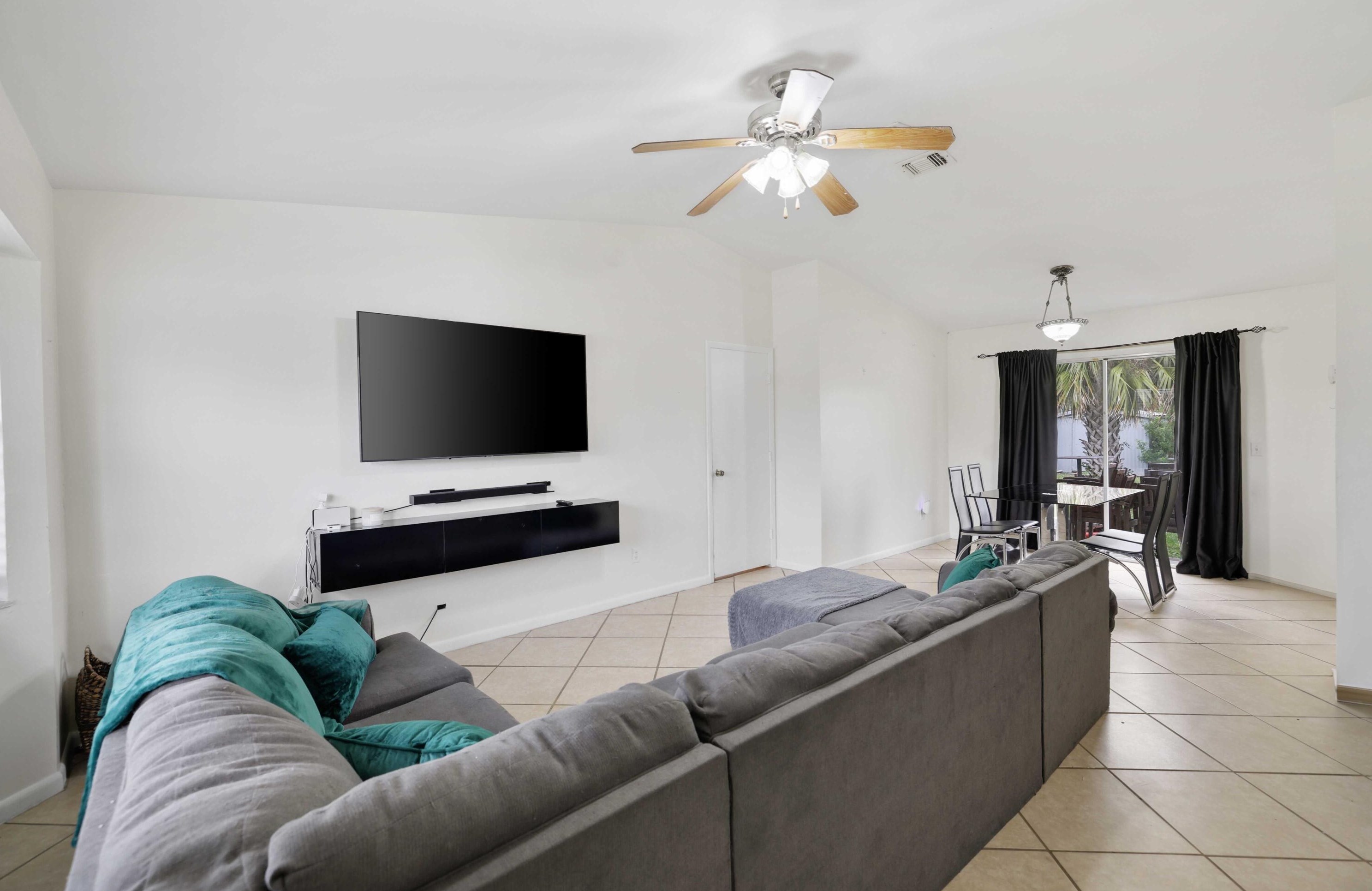 707 Ancona Rd, Fort Pierce FL  34953-1990 exterior