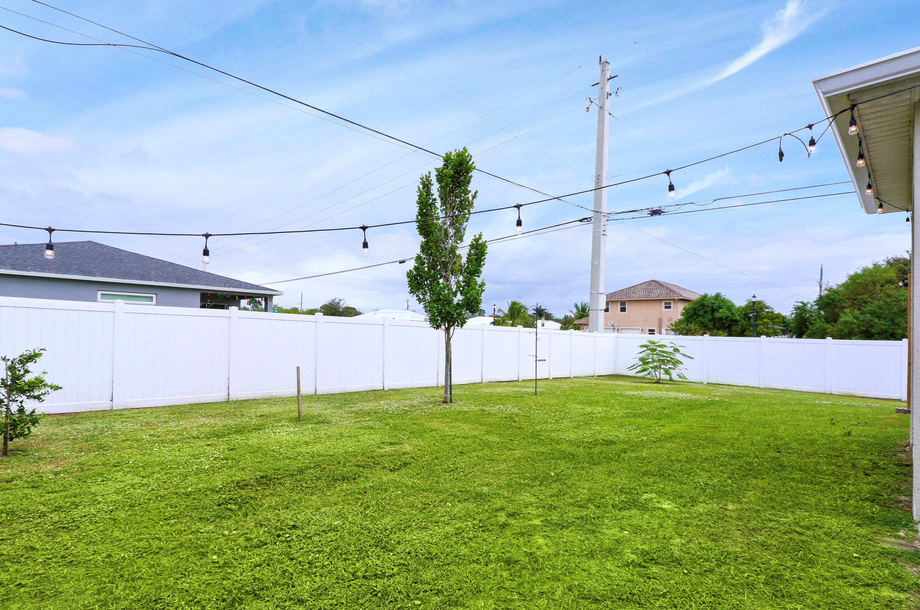 230 Milburn Cir, Fort Pierce FL  34953-5509 exterior