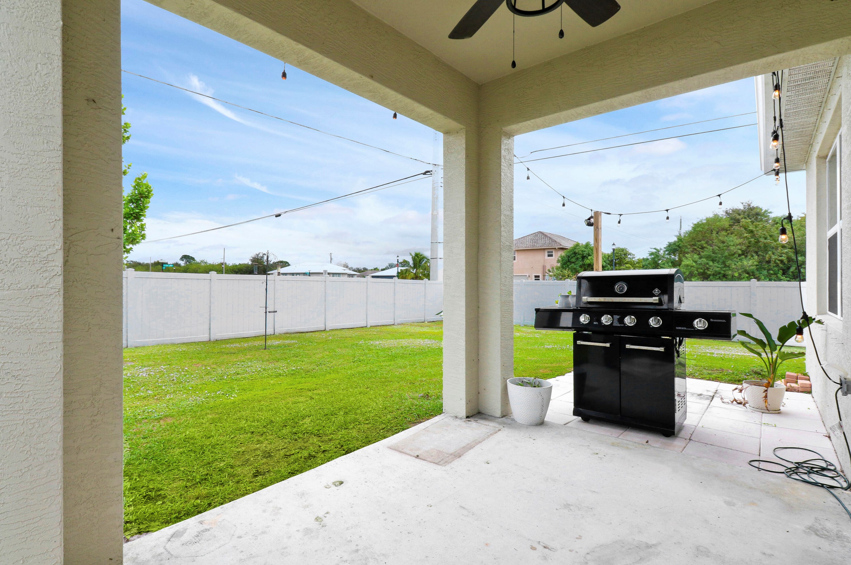 230 Milburn Cir, Fort Pierce FL  34953-5509 exterior