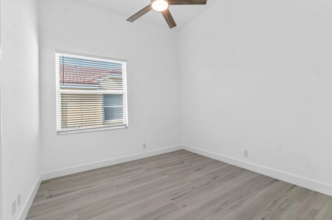 5954 Las Colinas Cir, Lake Worth FL  33463-6559 exterior