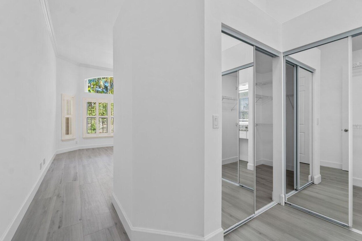 5954 Las Colinas Cir, Lake Worth FL  33463-6559 exterior