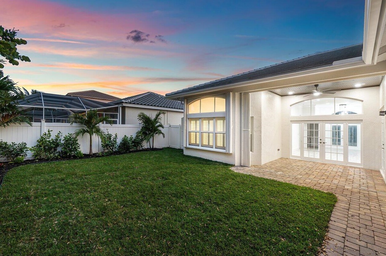 5954 Las Colinas Cir, Lake Worth FL  33463-6559 exterior