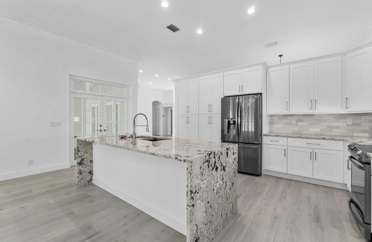 5954 Las Colinas Cir, Lake Worth FL  33463-6559 exterior