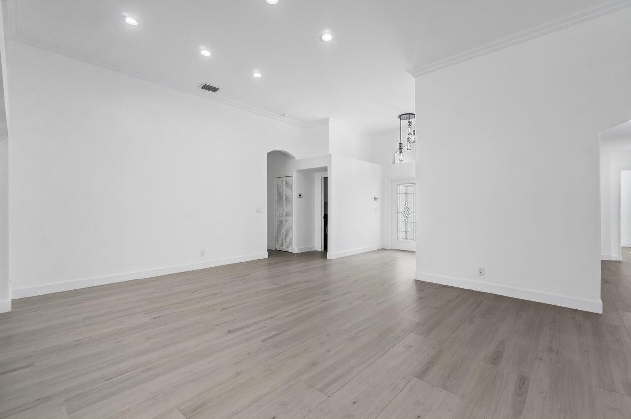 5954 Las Colinas Cir, Lake Worth FL  33463-6559 exterior