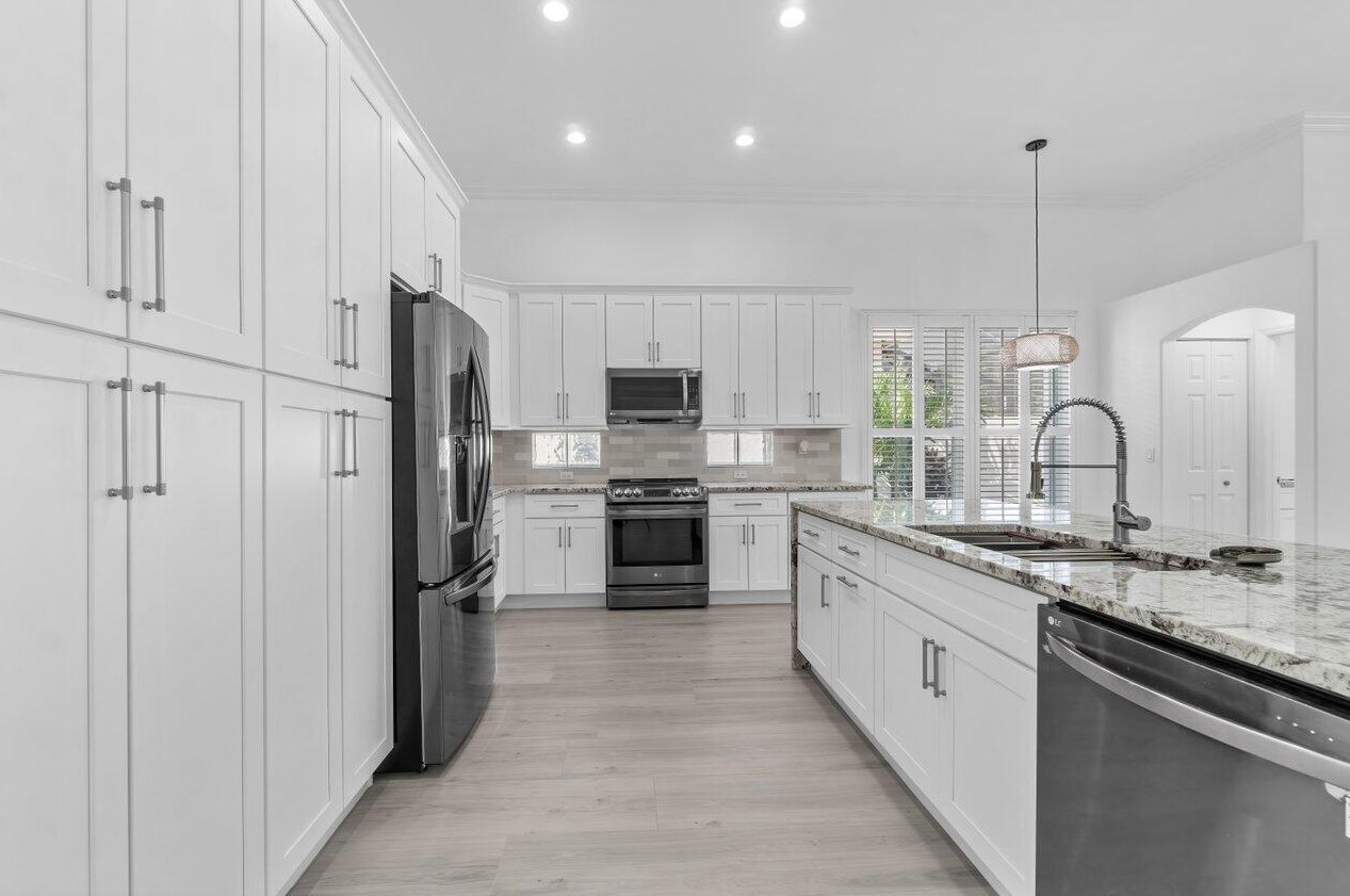 5954 Las Colinas Cir, Lake Worth FL  33463-6559 exterior