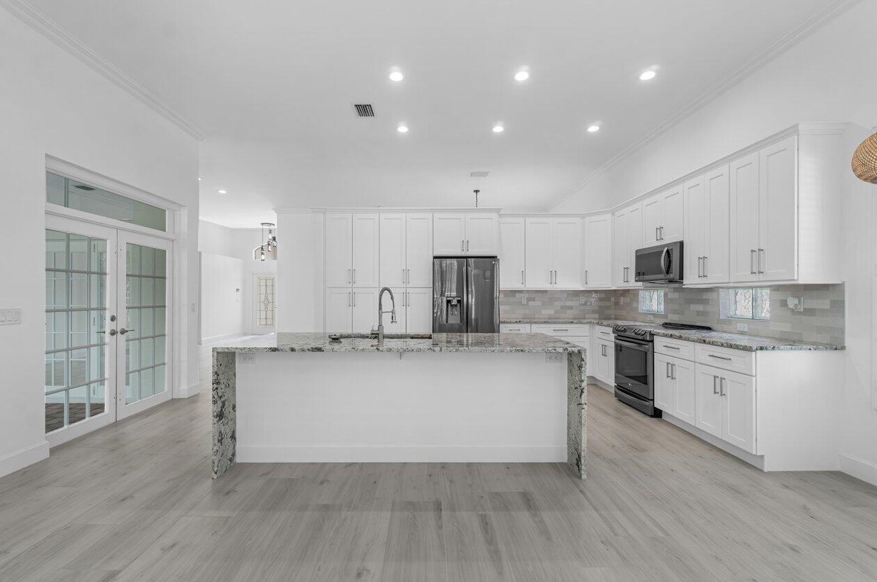 5954 Las Colinas Cir, Lake Worth FL  33463-6559 exterior