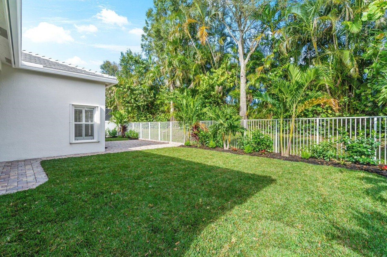 5954 Las Colinas Cir, Lake Worth FL  33463-6559 exterior