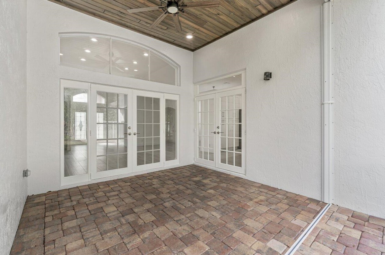 5954 Las Colinas Cir, Lake Worth FL  33463-6559 exterior