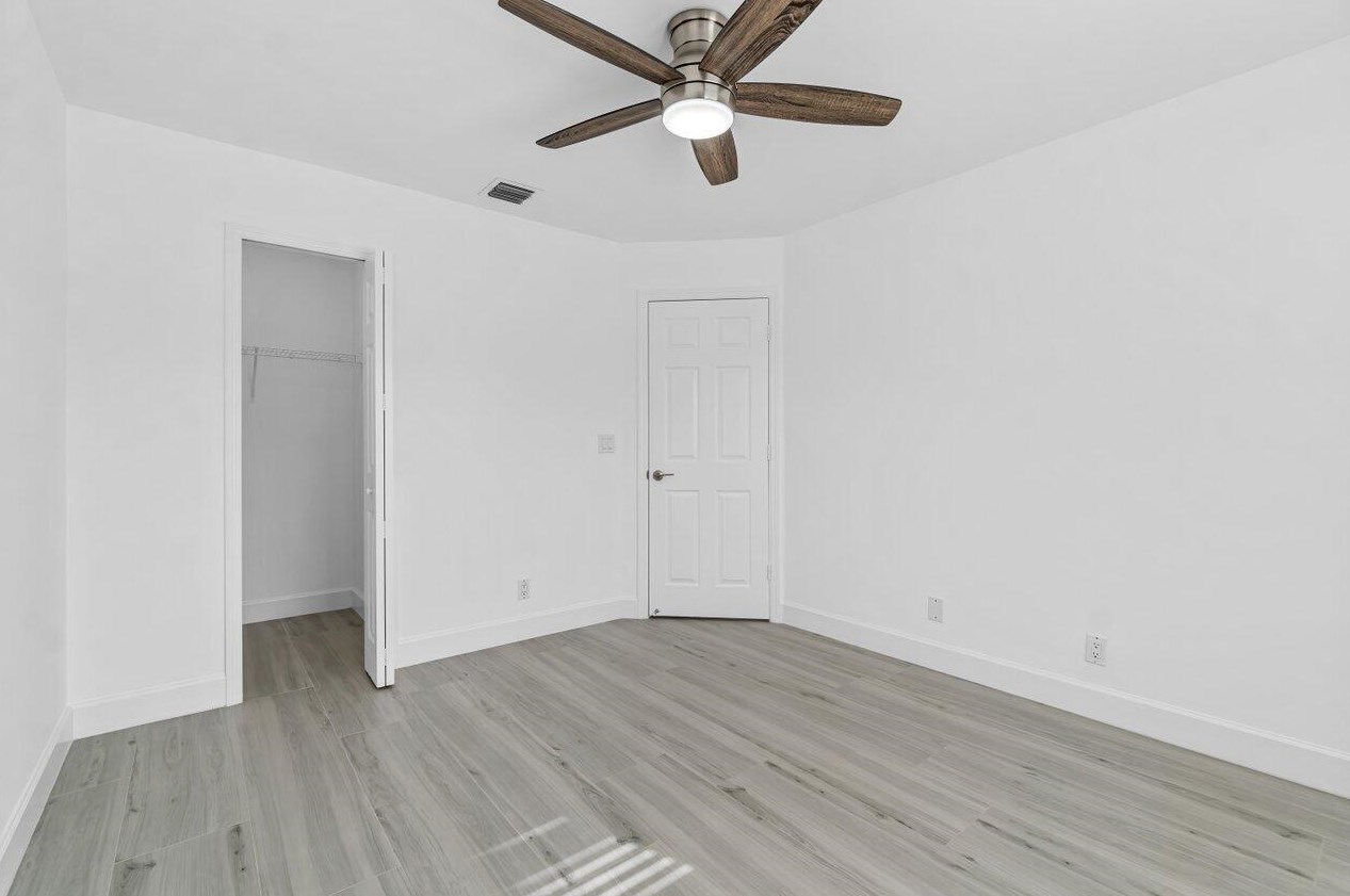 5954 Las Colinas Cir, Lake Worth FL  33463-6559 exterior