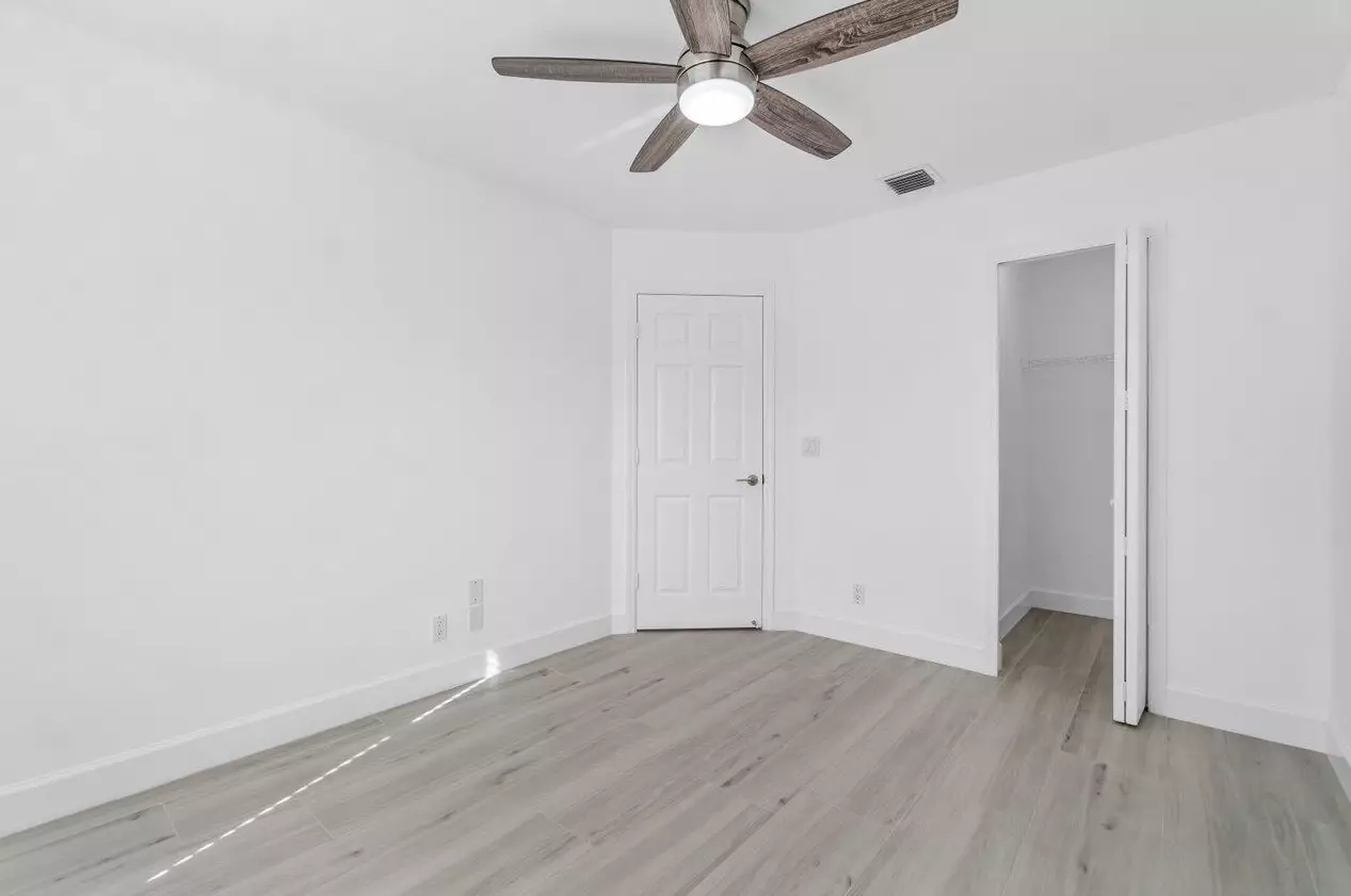 5954 Las Colinas Cir, Lake Worth FL  33463-6559 exterior