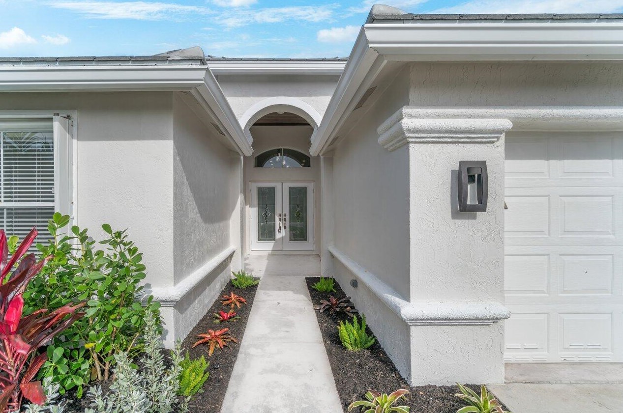 5954 Las Colinas Cir, Lake Worth FL  33463-6559 exterior