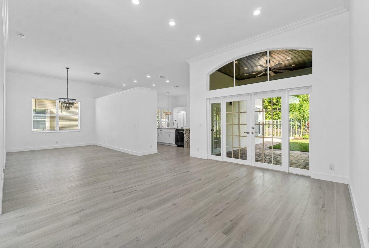 5954 Las Colinas Cir, Lake Worth FL  33463-6559 exterior