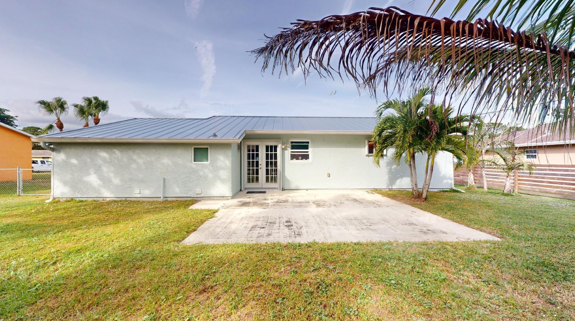 486 Archer Ave, Fort Pierce FL  34983-1076 exterior
