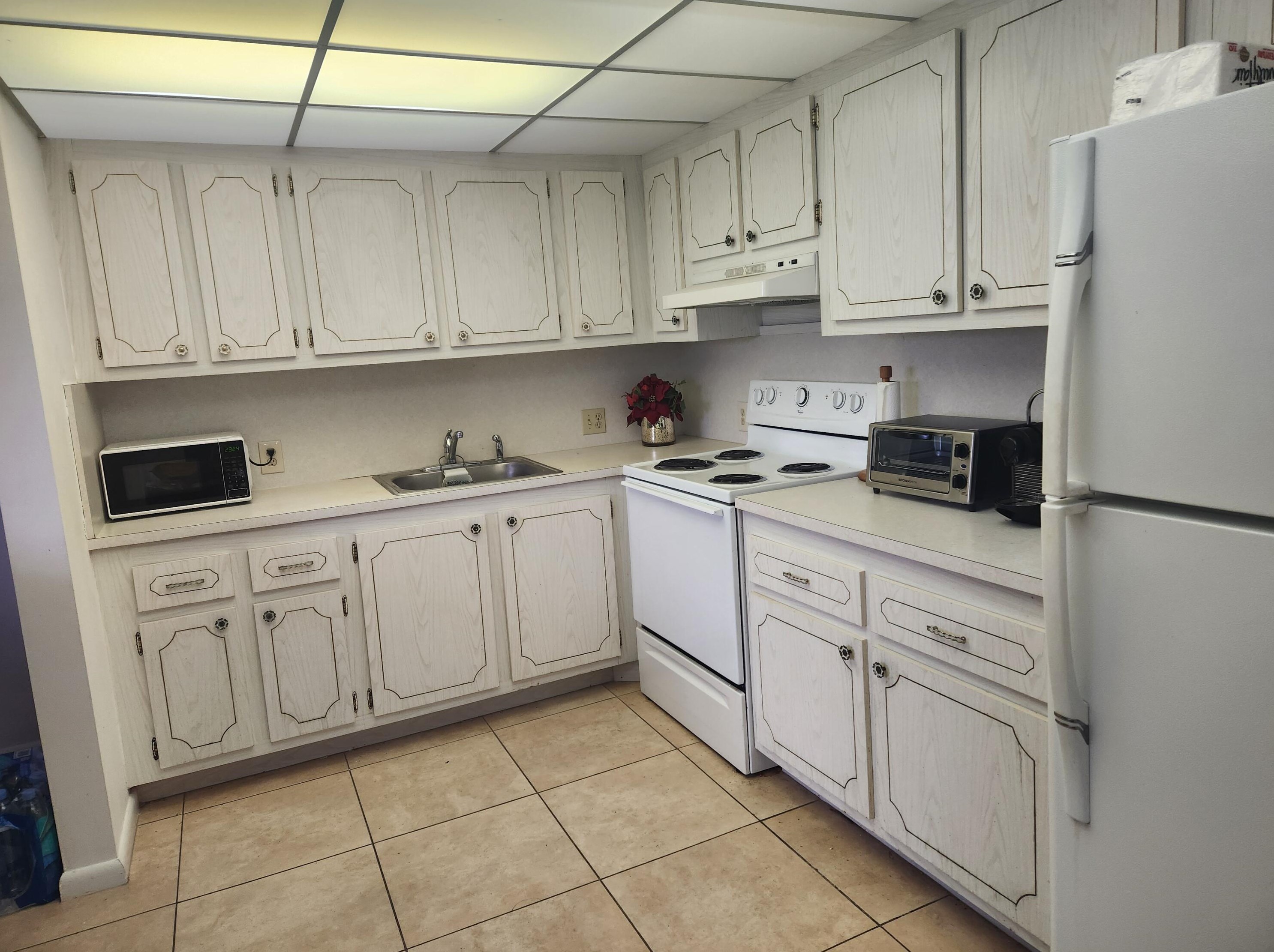 204 Fanshaw, Boca Raton FL  33434-6125 exterior