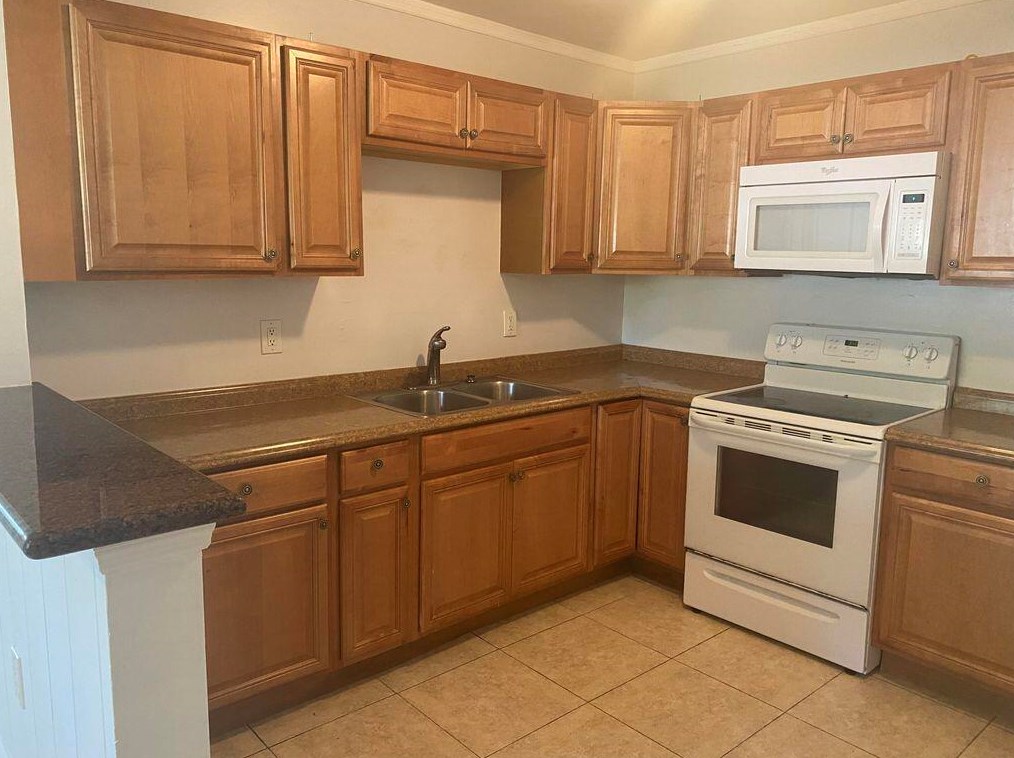 3218 Mura Dr, Fort Pierce FL  34982-6418 exterior