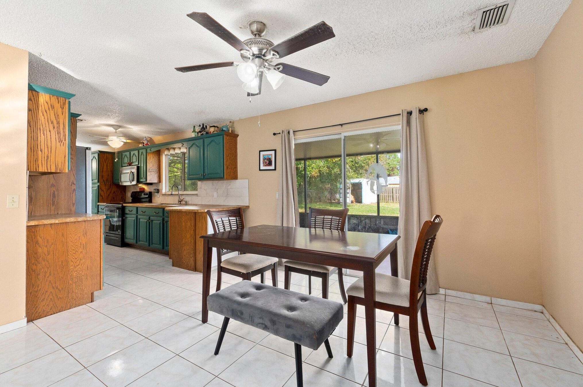 1914 Dranson Cir, Fort Pierce FL  34952-6628 exterior
