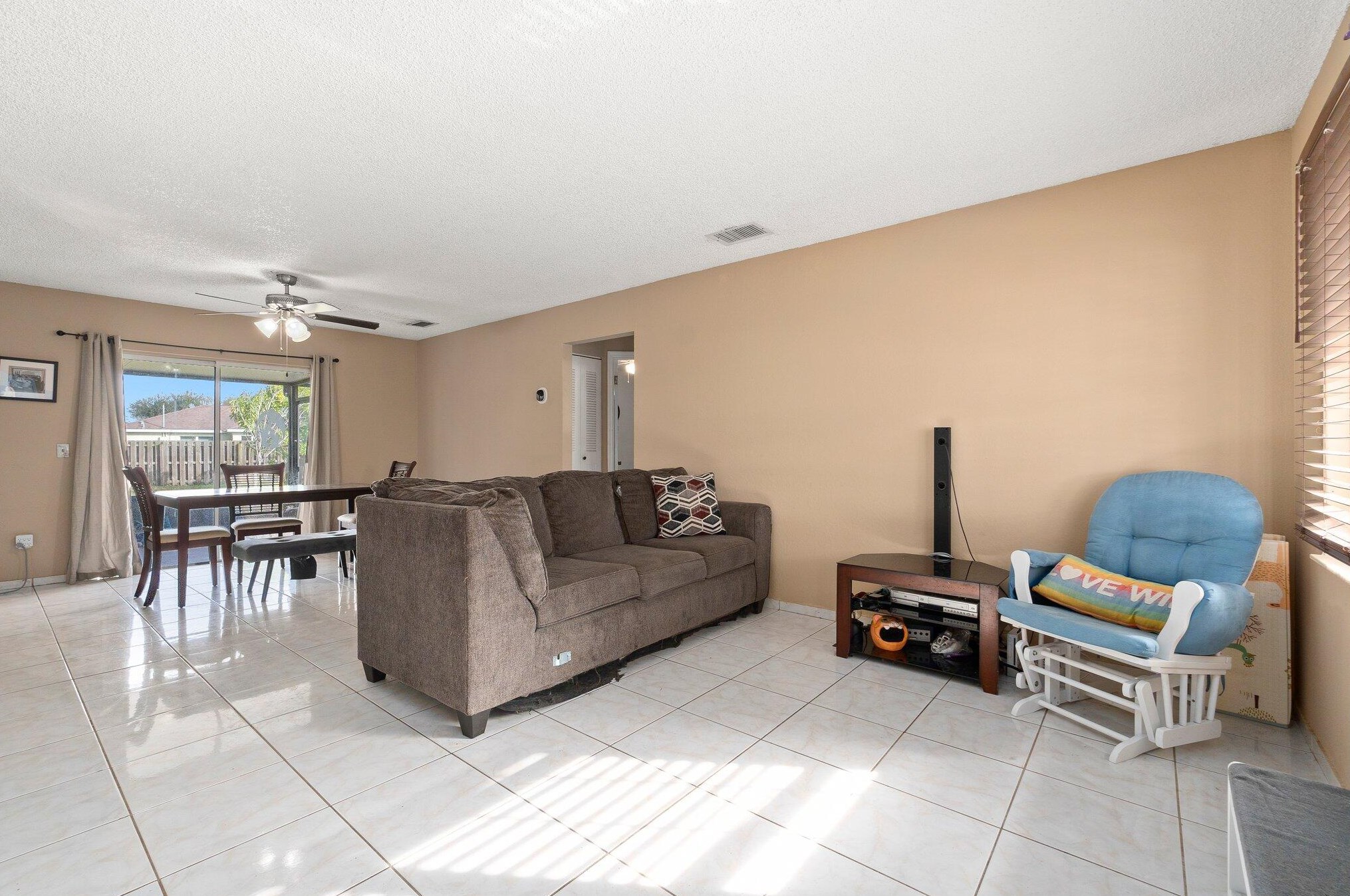 1914 Dranson Cir, Fort Pierce FL  34952-6628 exterior