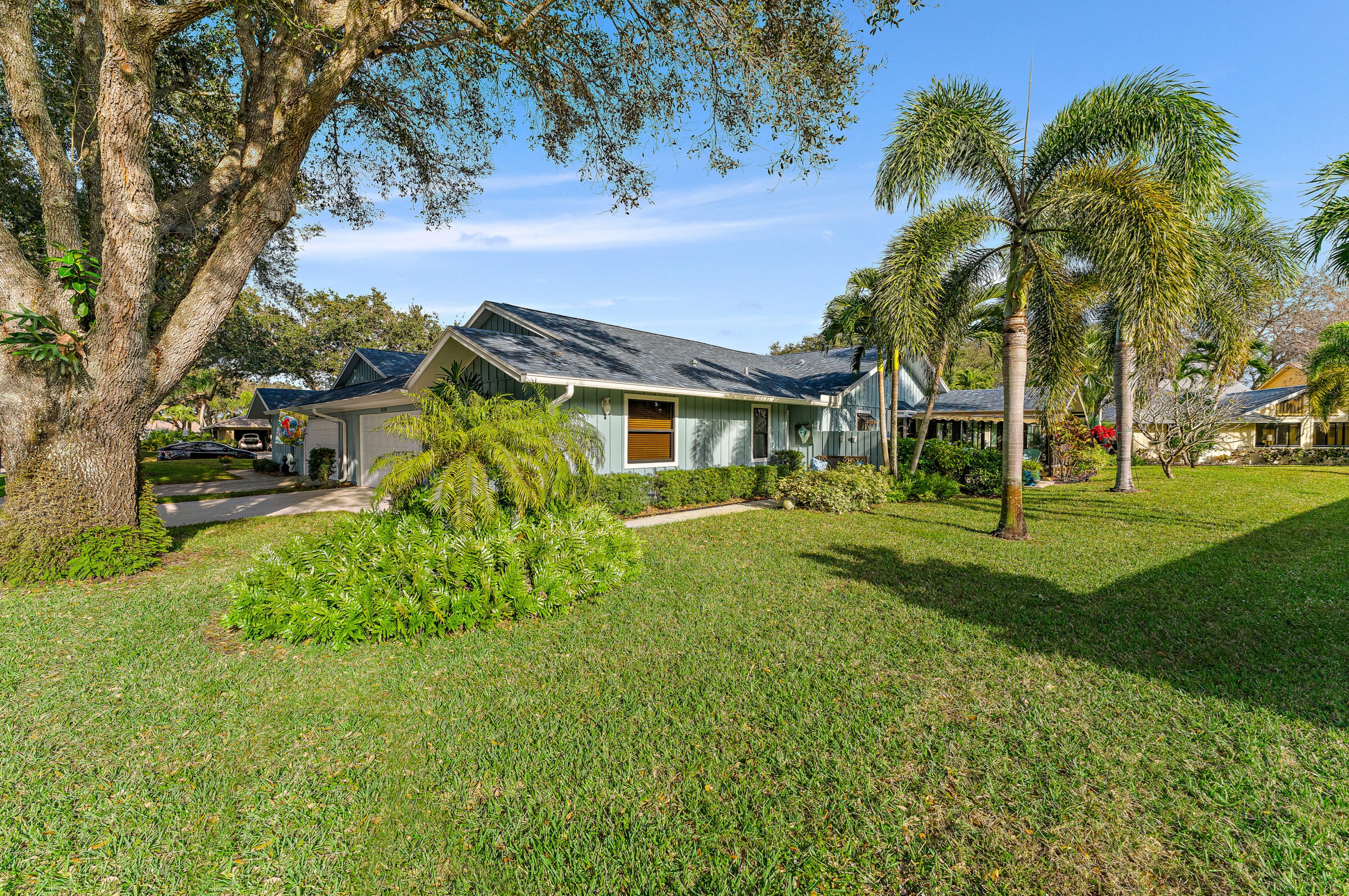 8330 Eaglewood Way, Hobe Sound FL  33455-7653 exterior