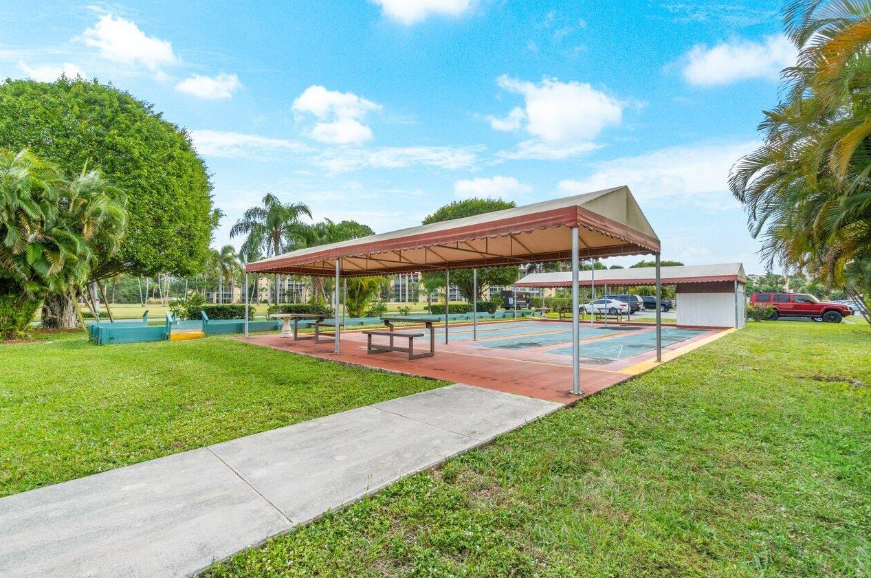 3661 Via Poinciana, Lake Worth FL  33467-2853 exterior