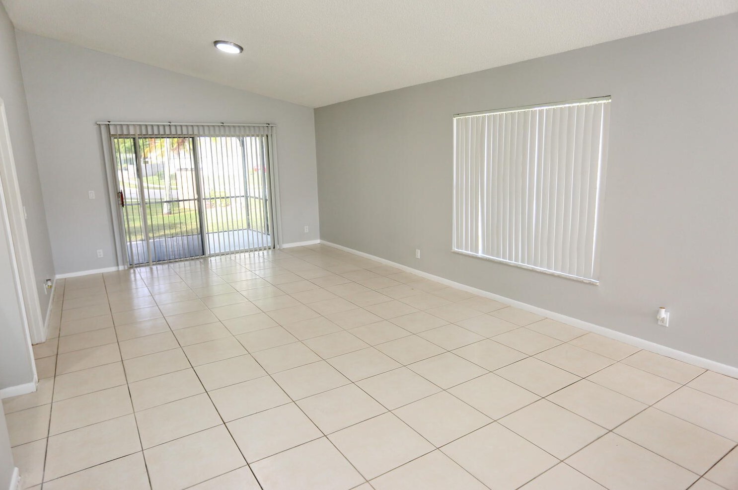 5521 Boynton Pl, Boynton Beach FL exterior