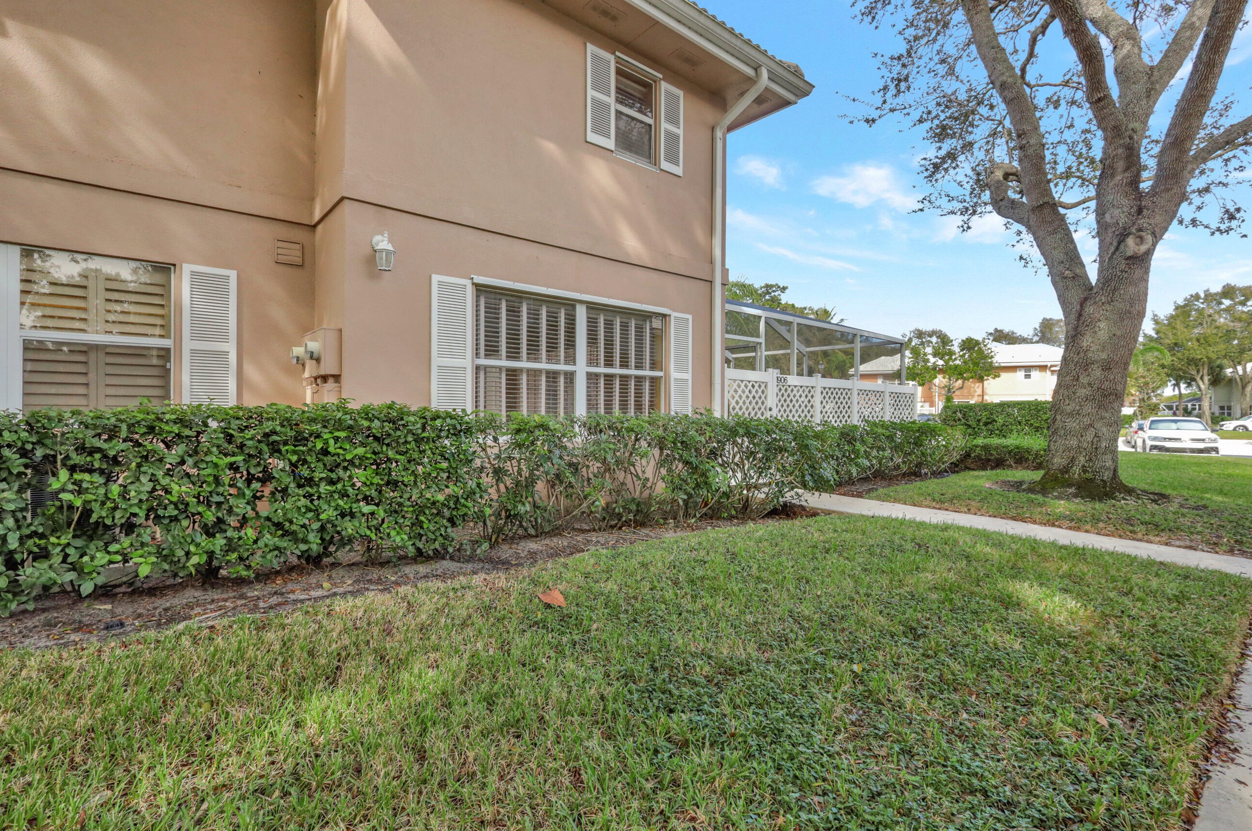 1906 Hartford Ct, West Palm Beach FL  33409-7521 exterior