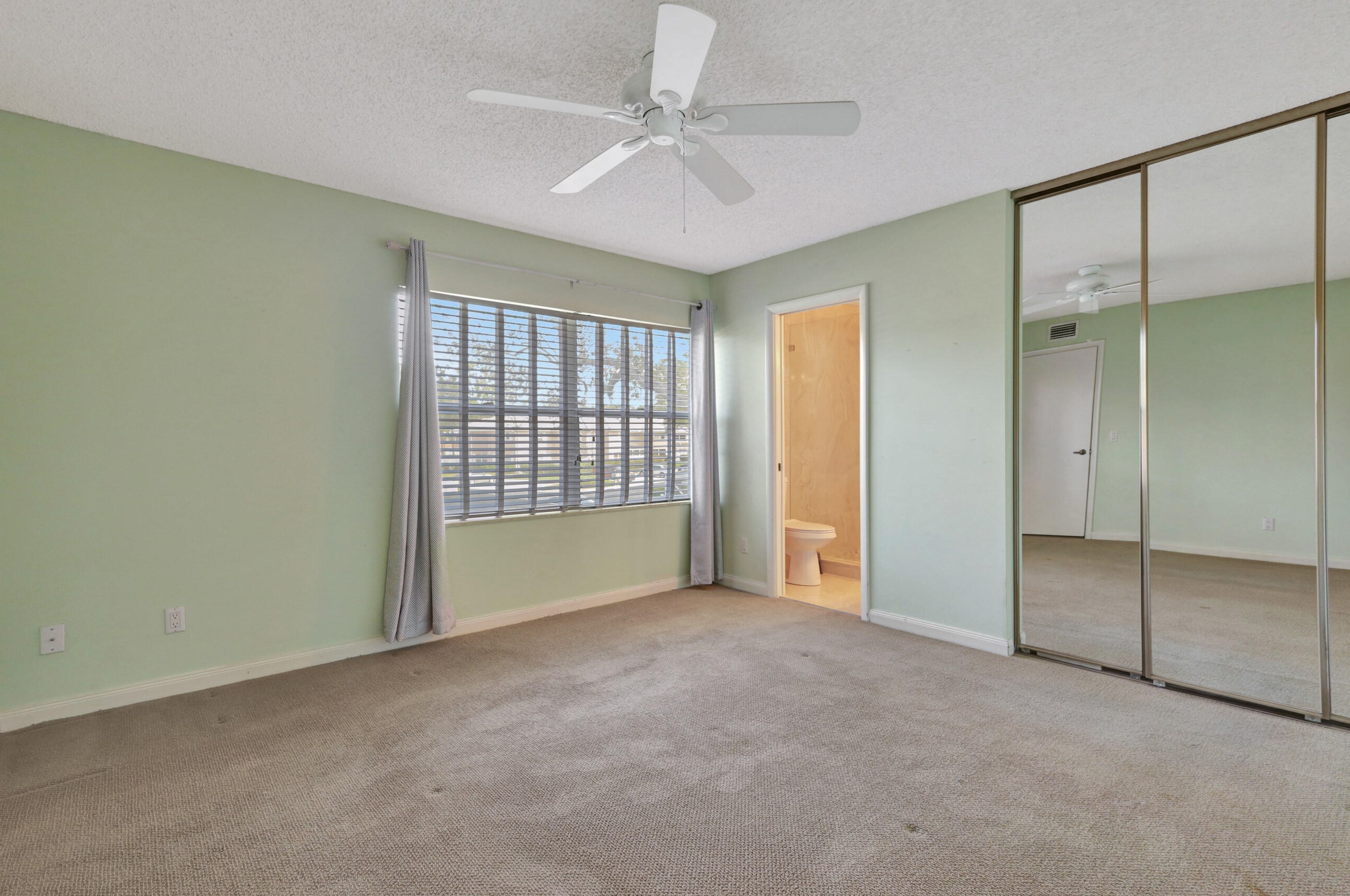 1906 Hartford Ct, West Palm Beach FL  33409-7521 exterior