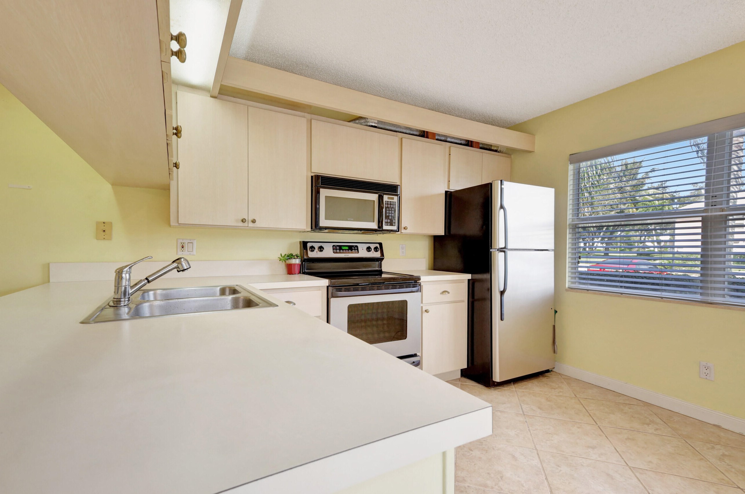 1906 Hartford Ct, West Palm Beach FL  33409-7521 exterior