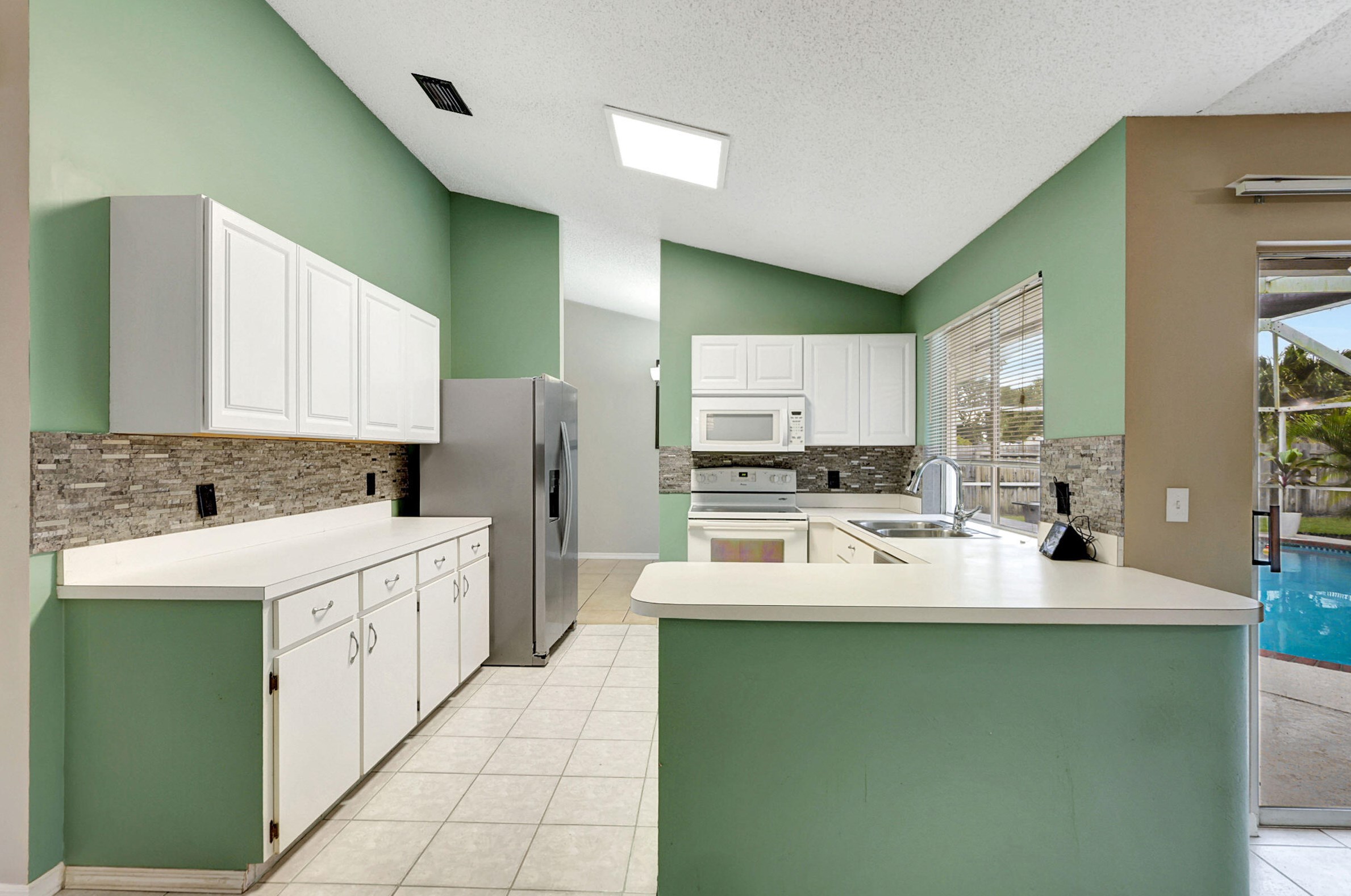 2737 Caladium Ave, Fort Pierce FL  34952-7218 exterior