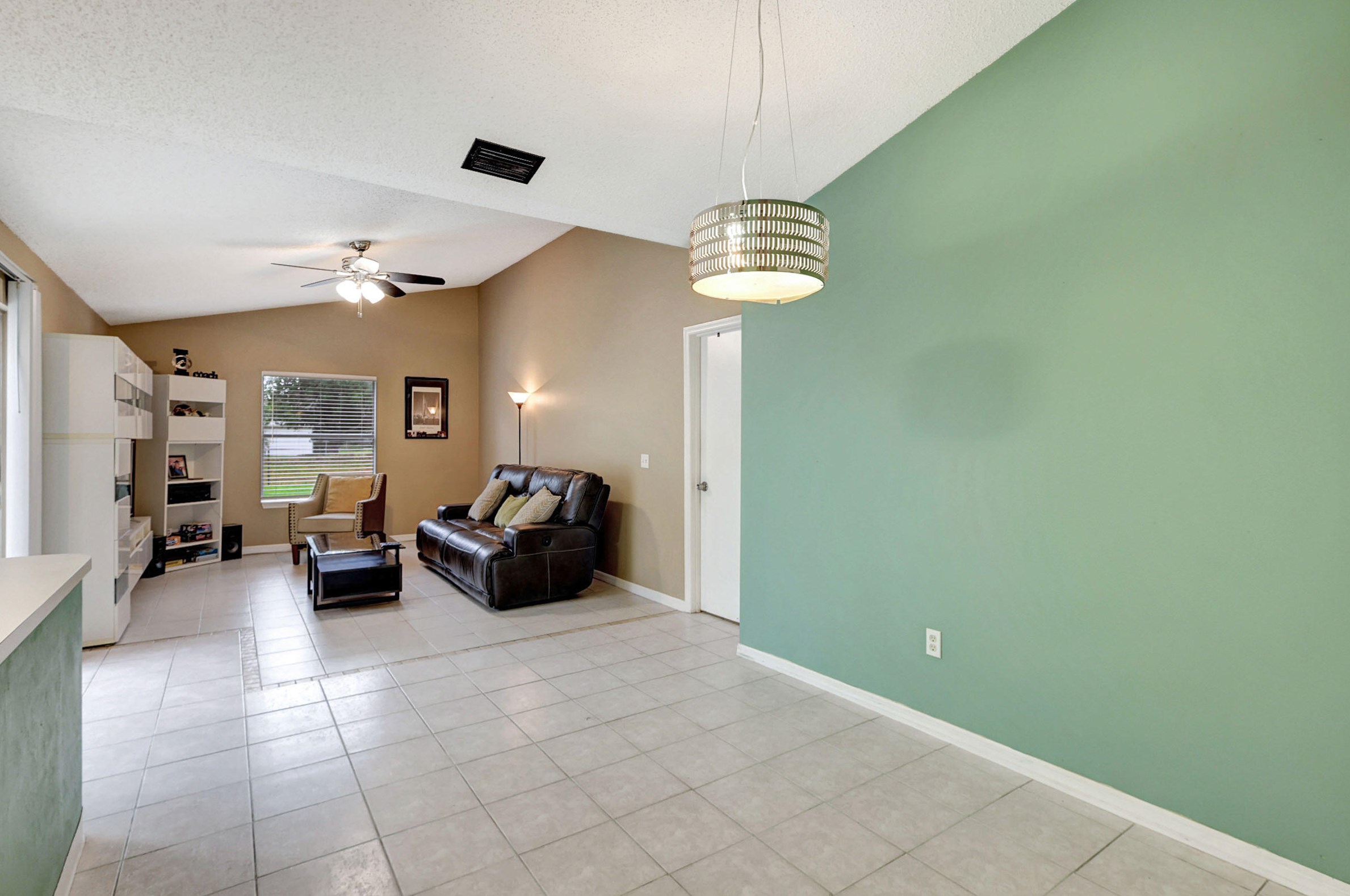 2737 Caladium Ave, Fort Pierce FL  34952-7218 exterior