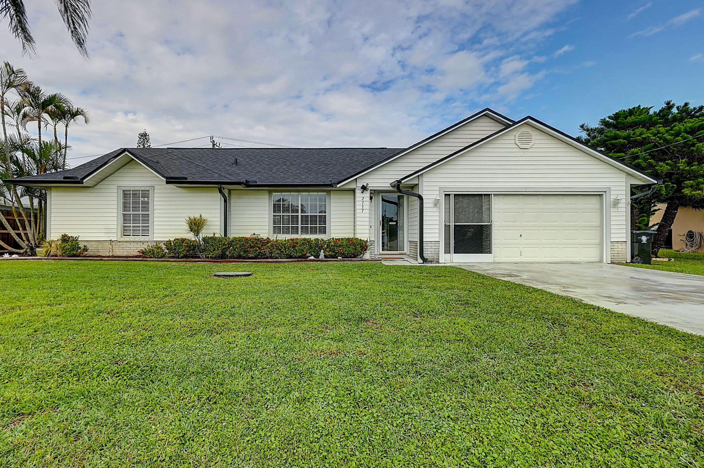 2737 Caladium Ave, Fort Pierce FL  34952-7218 exterior