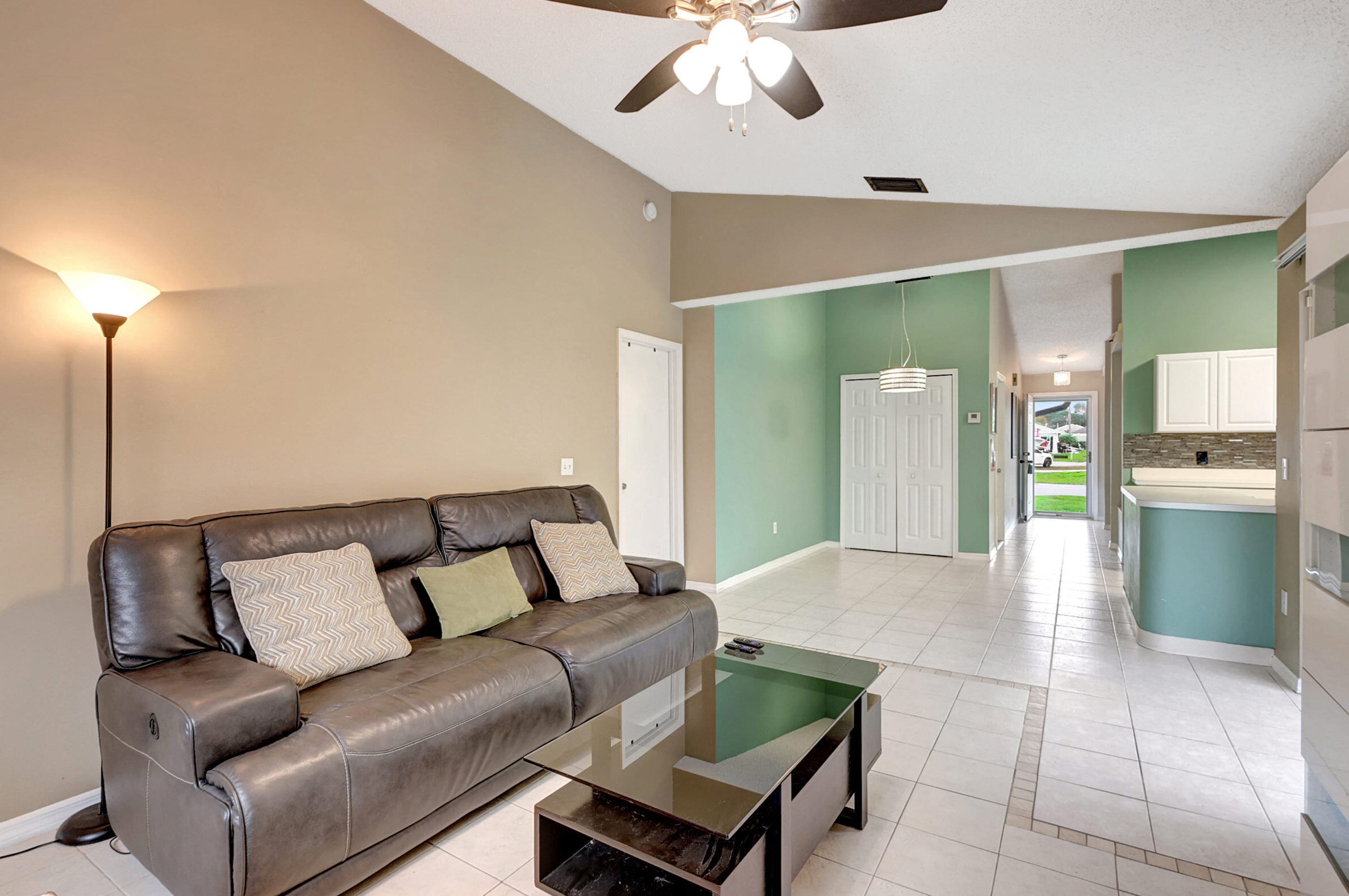 2737 Caladium Ave, Fort Pierce FL  34952-7218 exterior