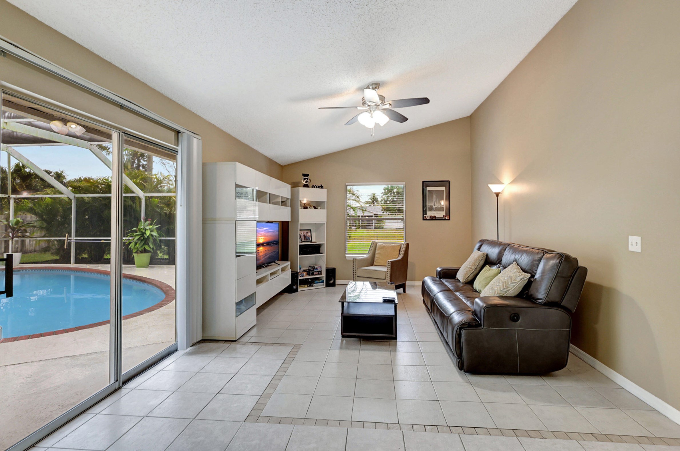 2737 Caladium Ave, Fort Pierce FL  34952-7218 exterior