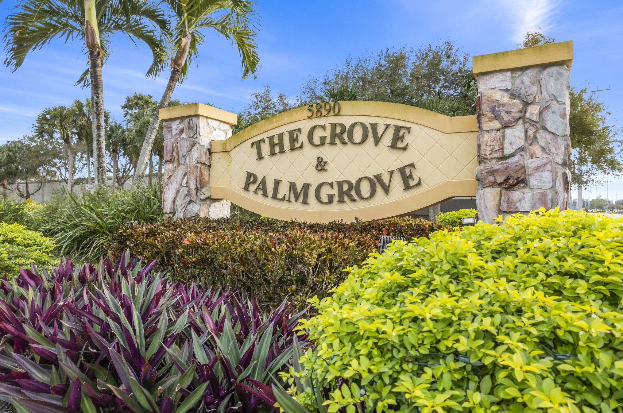 412 Ponderosa Dr, Fort Pierce FL  34982-3968 exterior