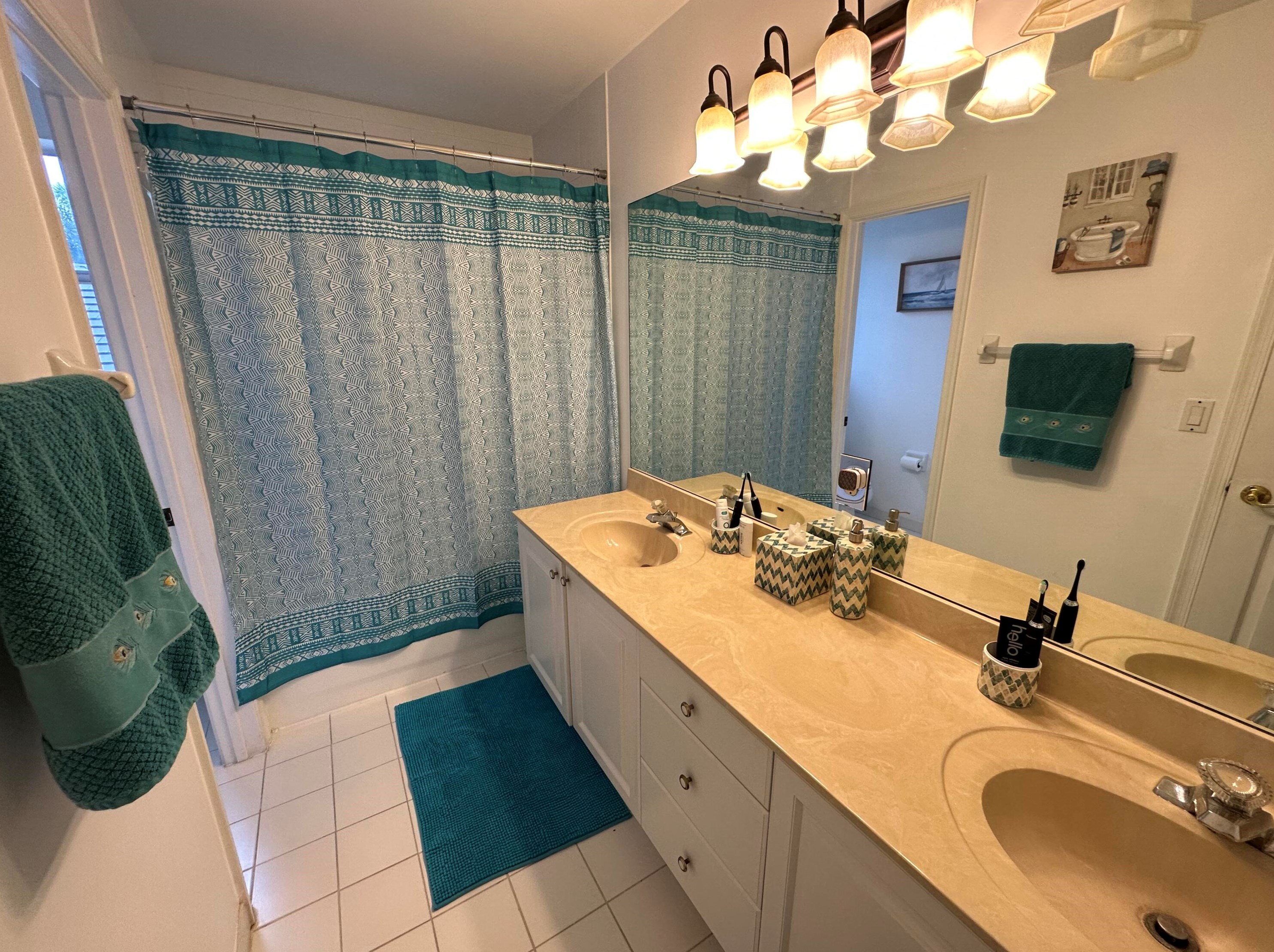 6449 Stonehurst Cir, Lake Worth FL  33467-7373 exterior